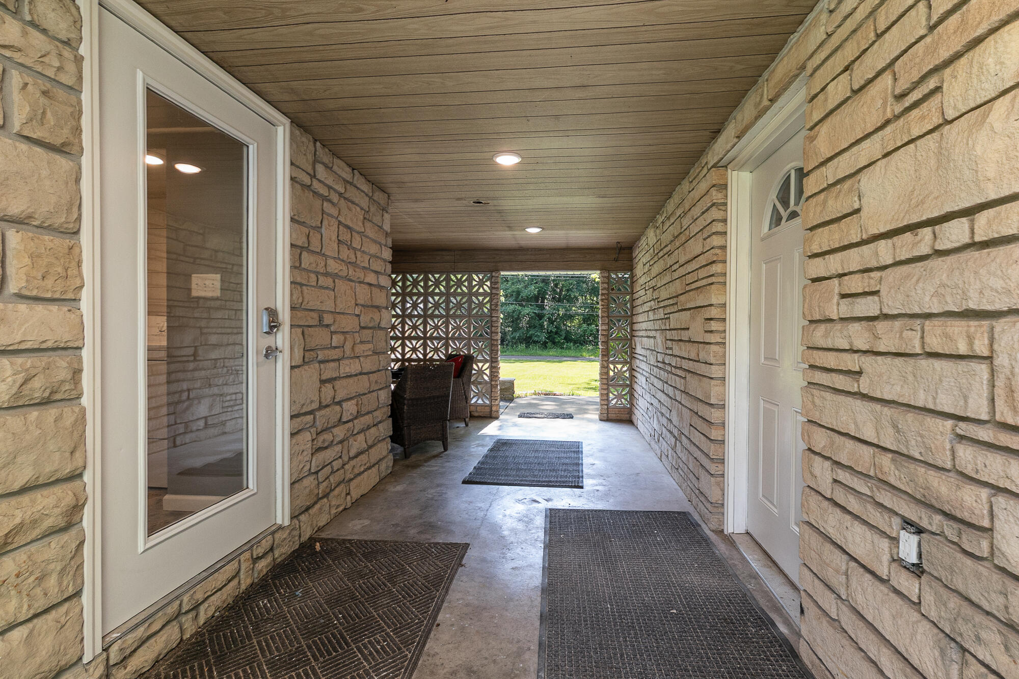 2225 North Plainview Avenue Property Photo 48