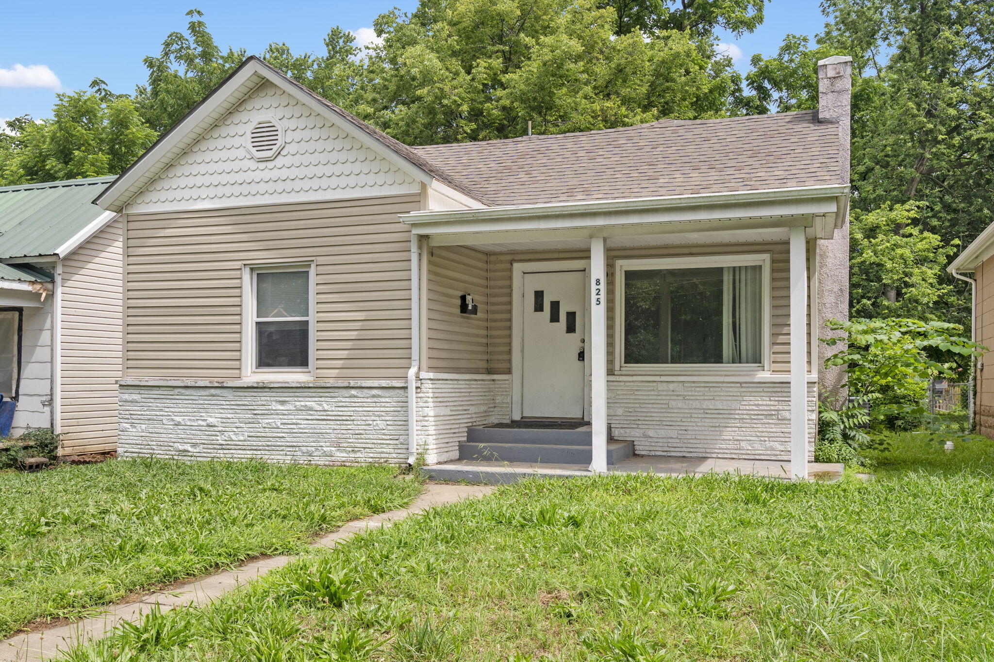 825 West Nichols Street Property Photo 2