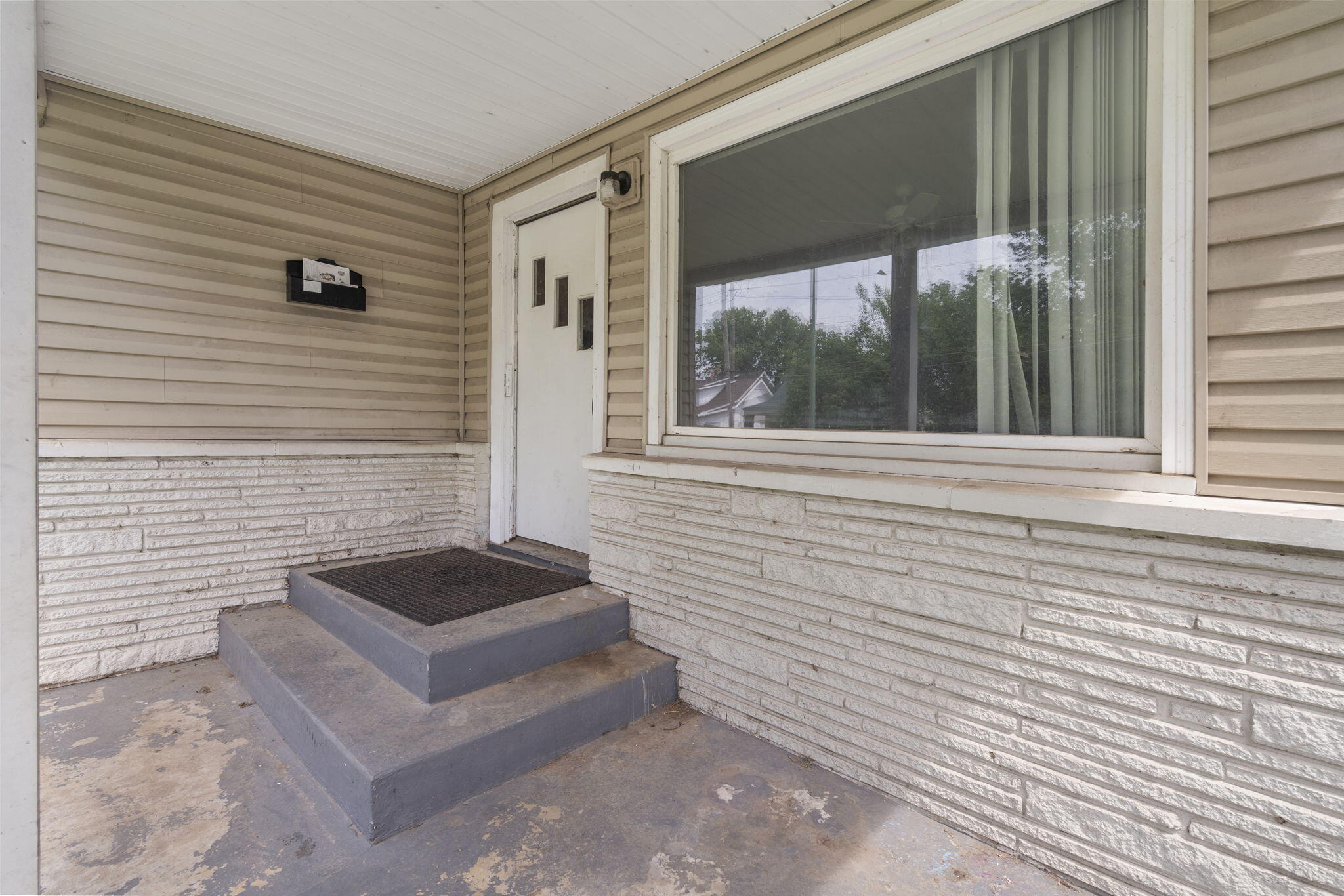 825 West Nichols Street Property Photo 3