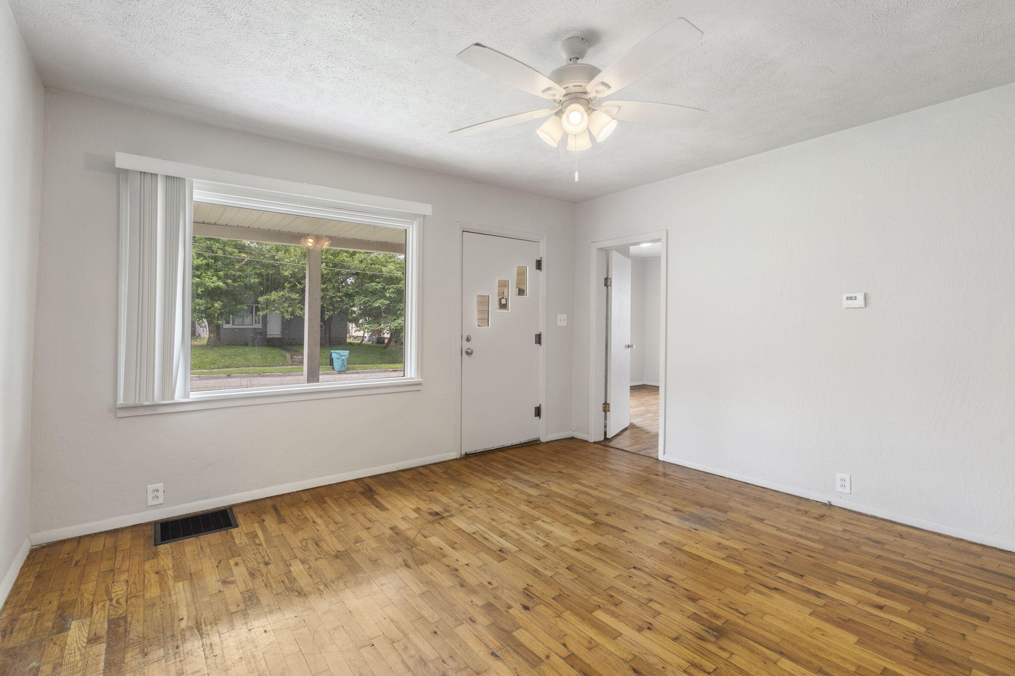 825 West Nichols Street Property Photo 5