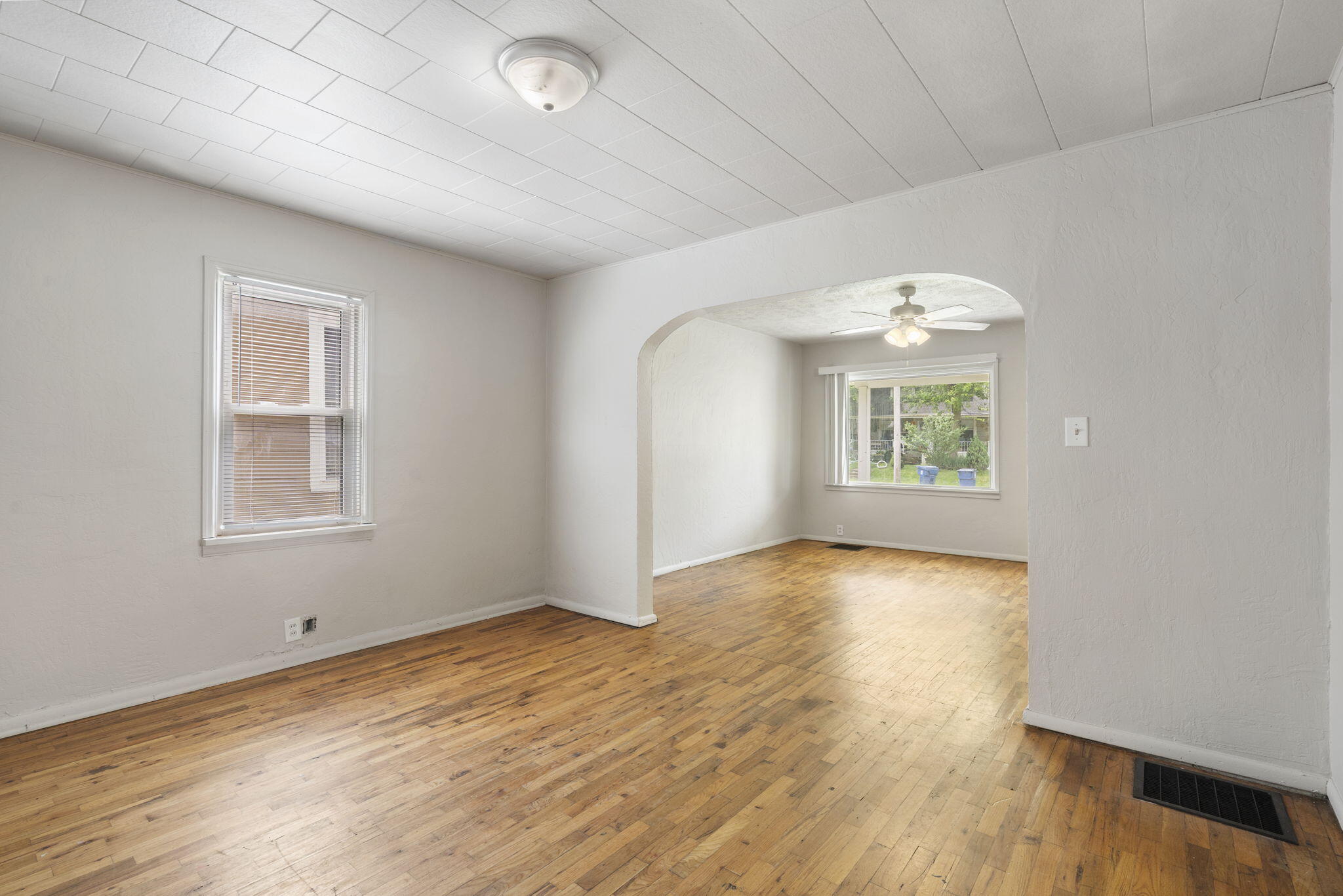 825 West Nichols Street Property Photo 6