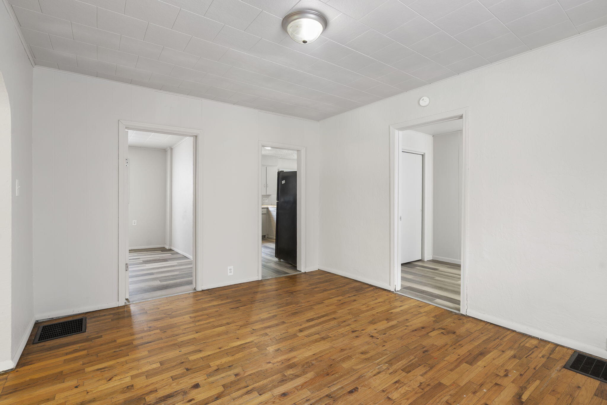 825 West Nichols Street Property Photo 7