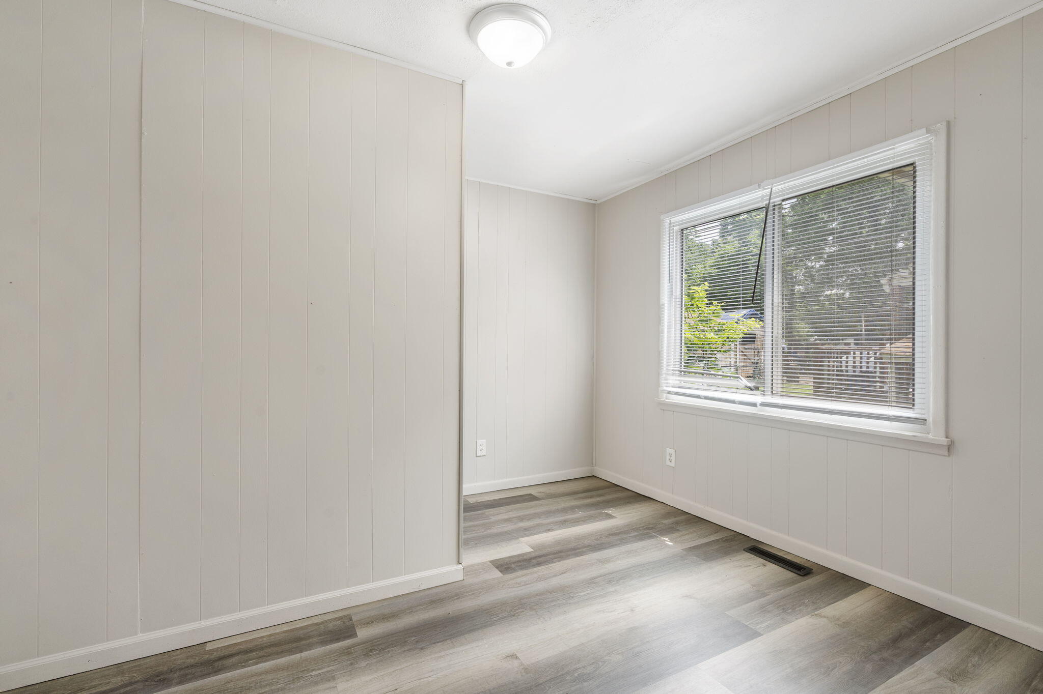825 West Nichols Street Property Photo 14