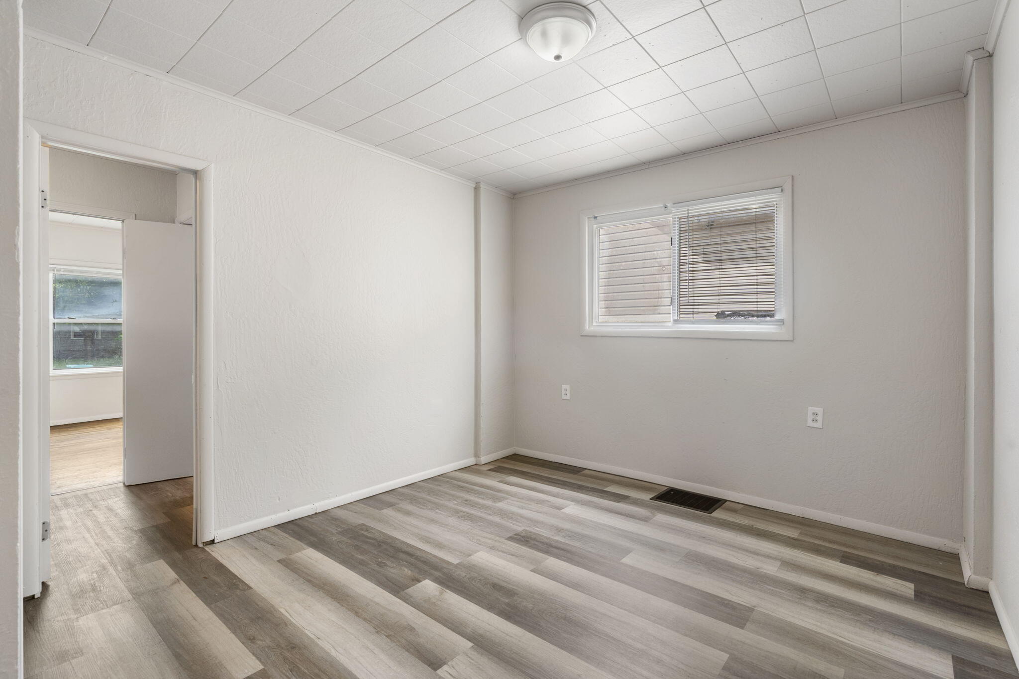 825 West Nichols Street Property Photo 16