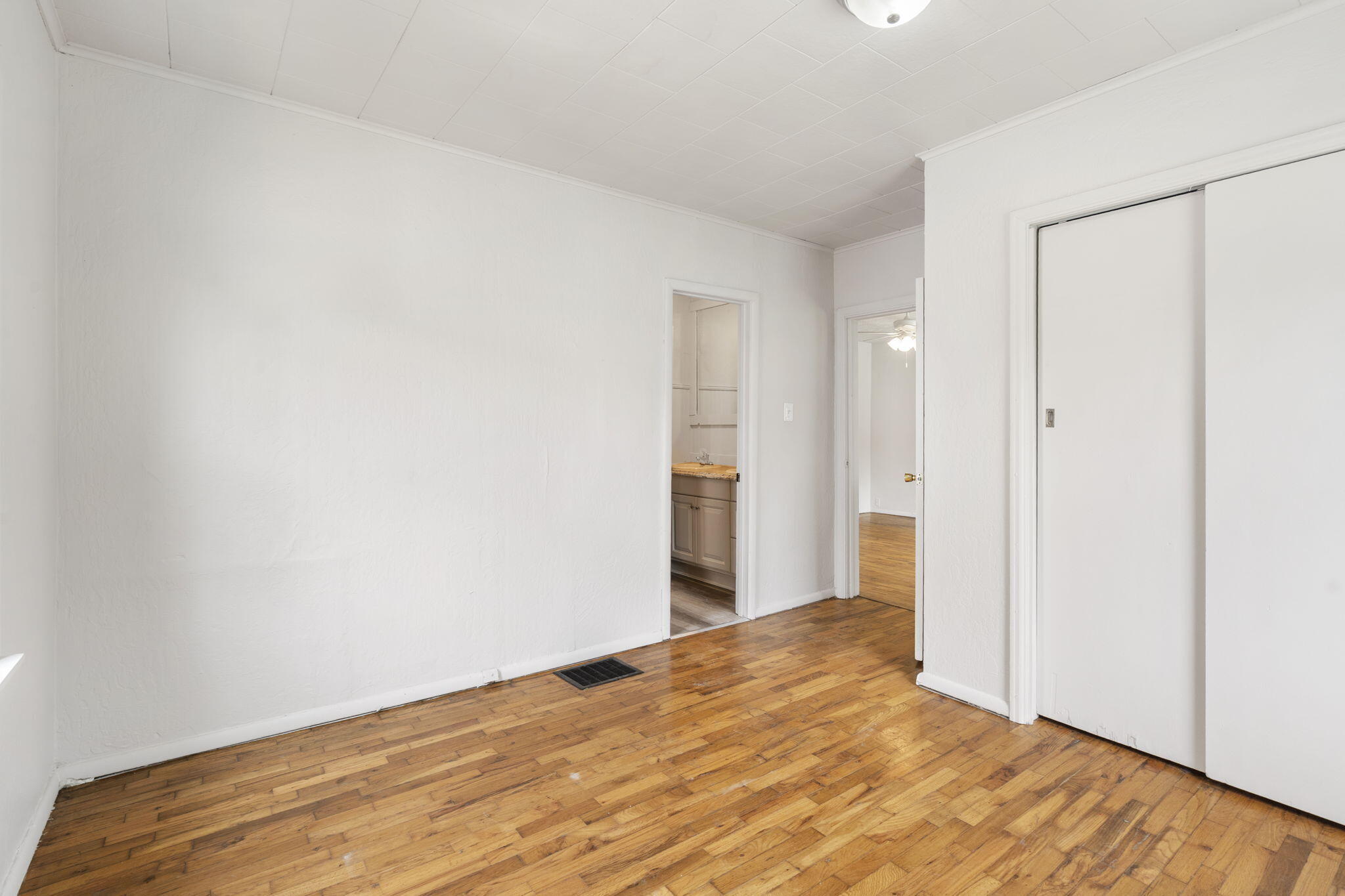 825 West Nichols Street Property Photo 21