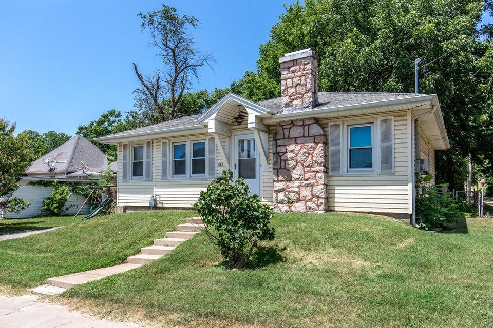 521 West Locust Street Property Photo 1