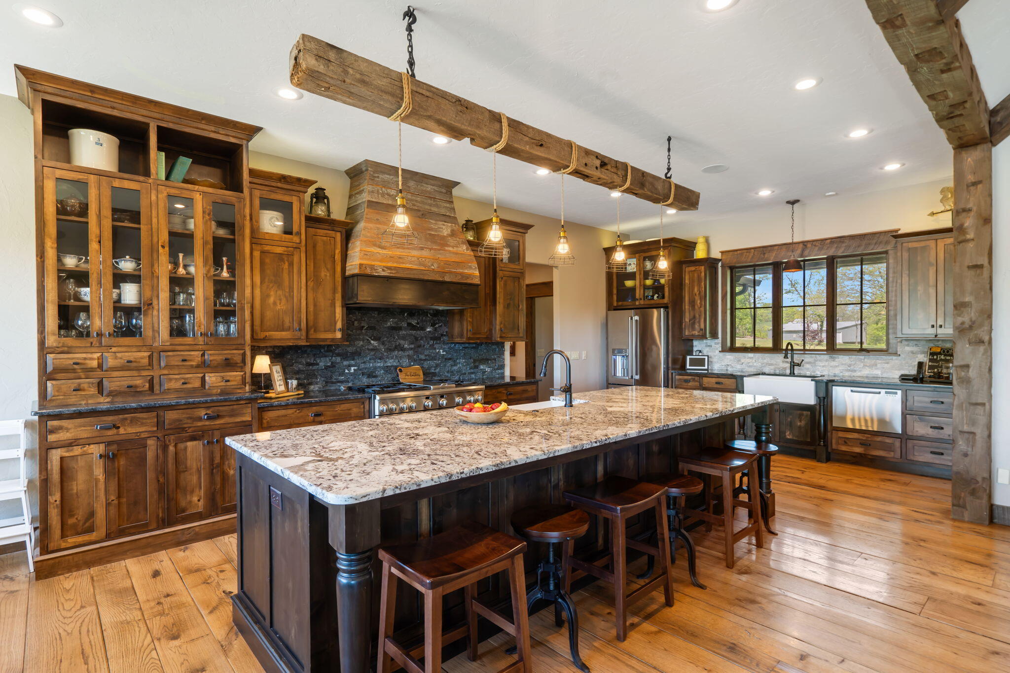 7022 West Farm Road 186 Property Photo 11