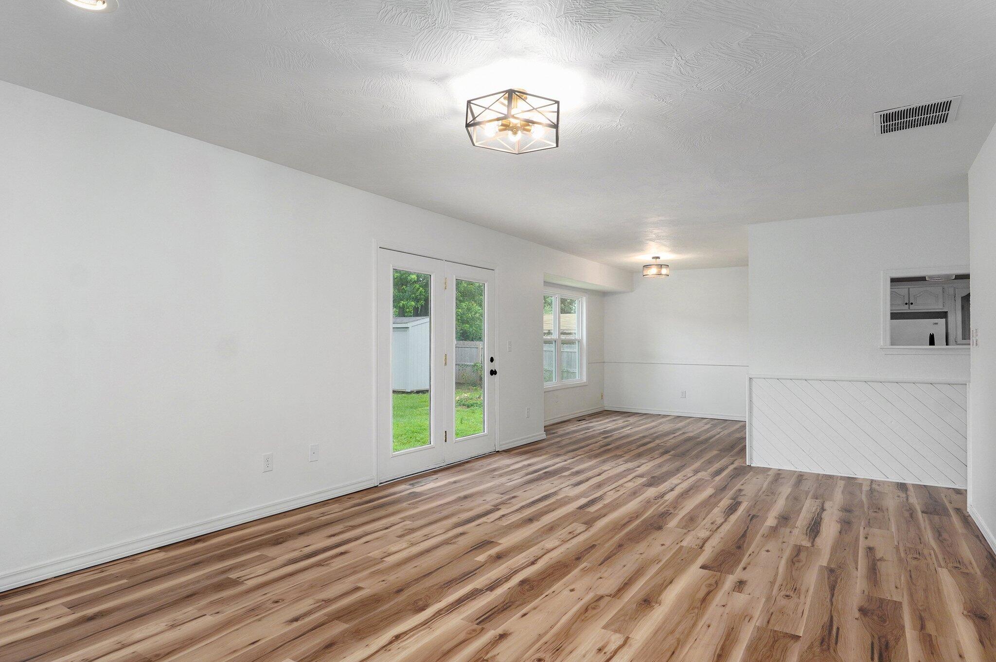930 West Sunset Street Property Photo 3