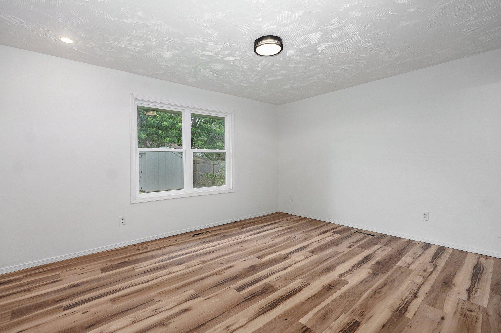 930 West Sunset Street Property Photo 13