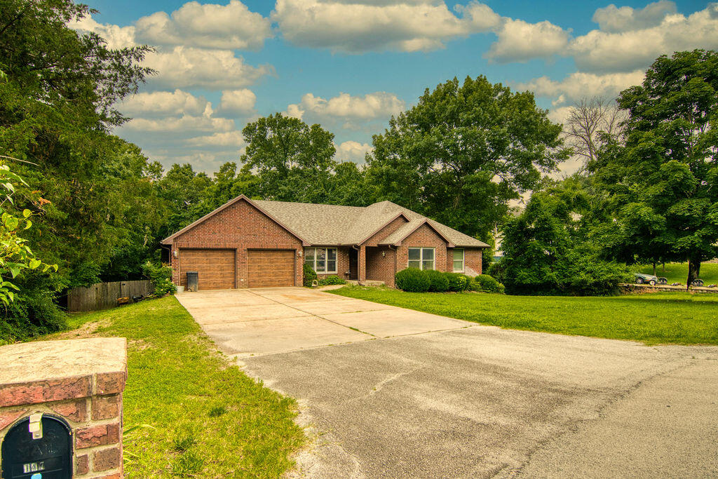 147 River Bluff Drive Property Photo 2