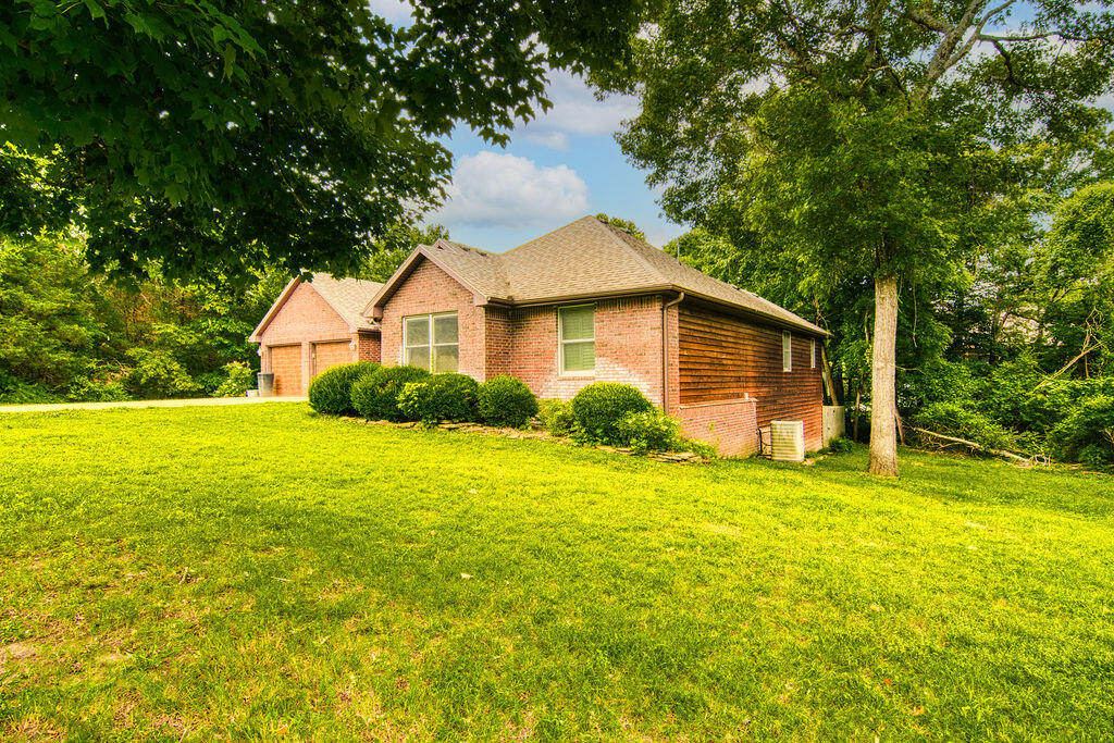 147 River Bluff Drive Property Photo 3