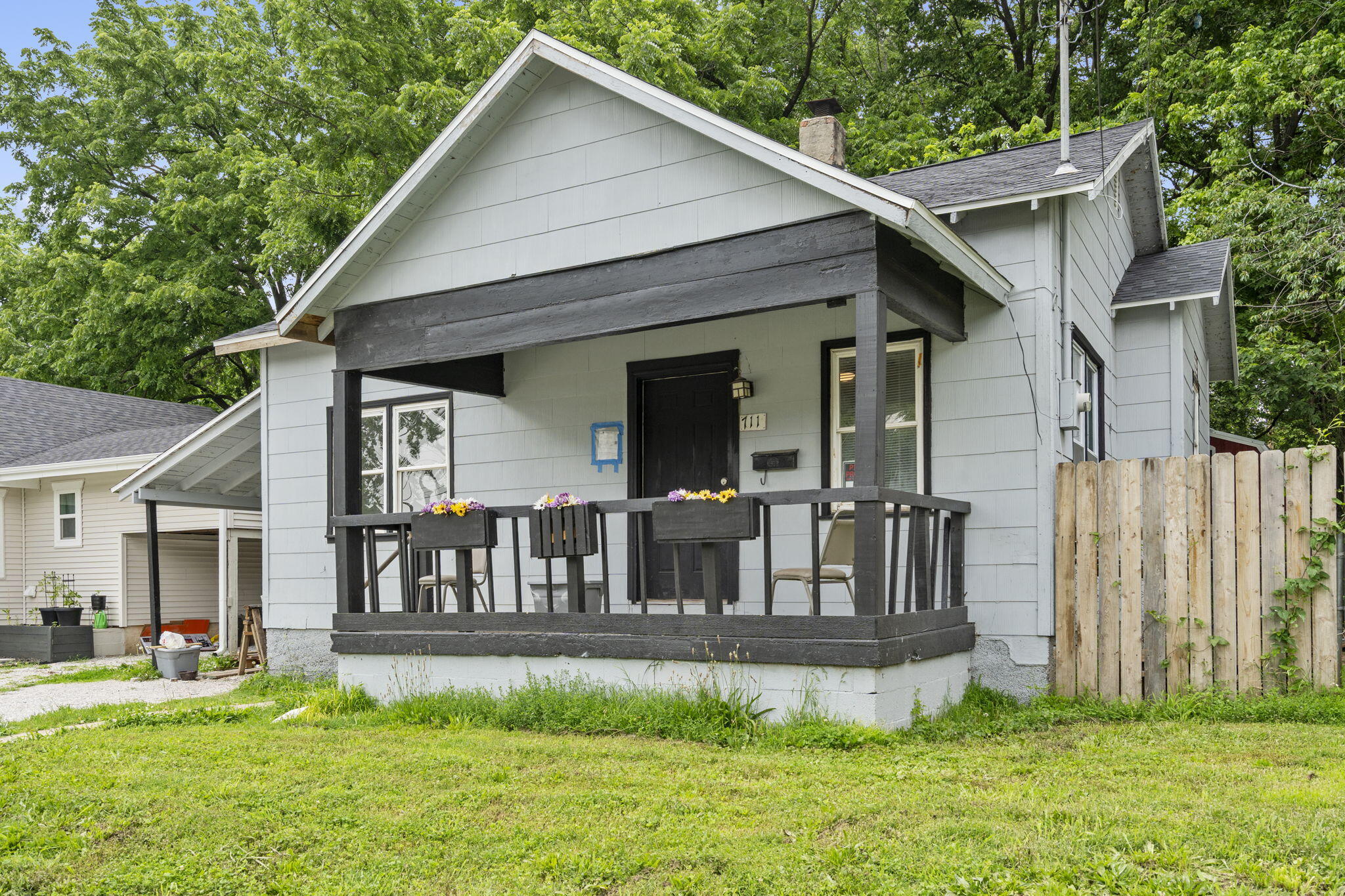 711 West Hovey Street Property Photo 2