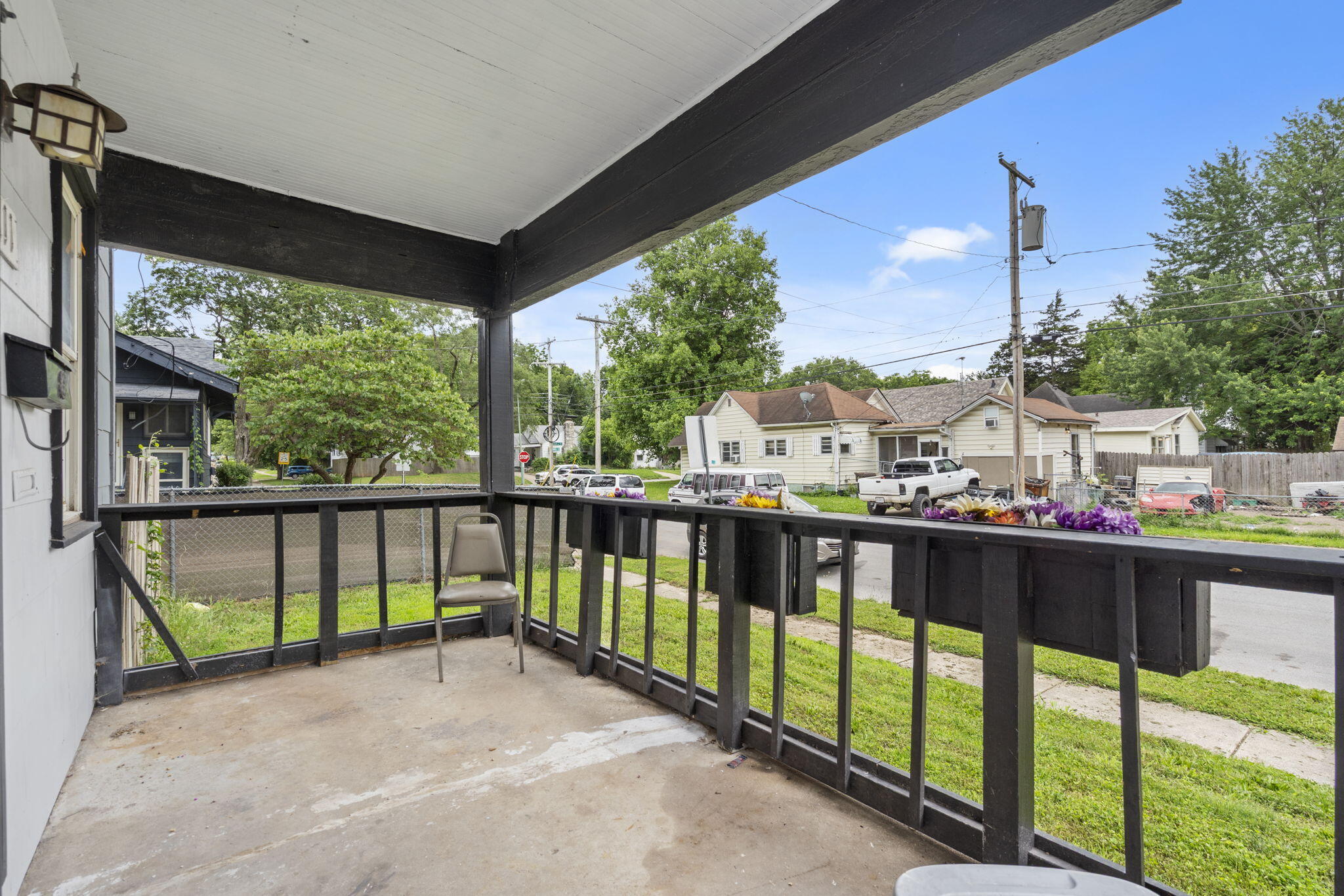 711 West Hovey Street Property Photo 3