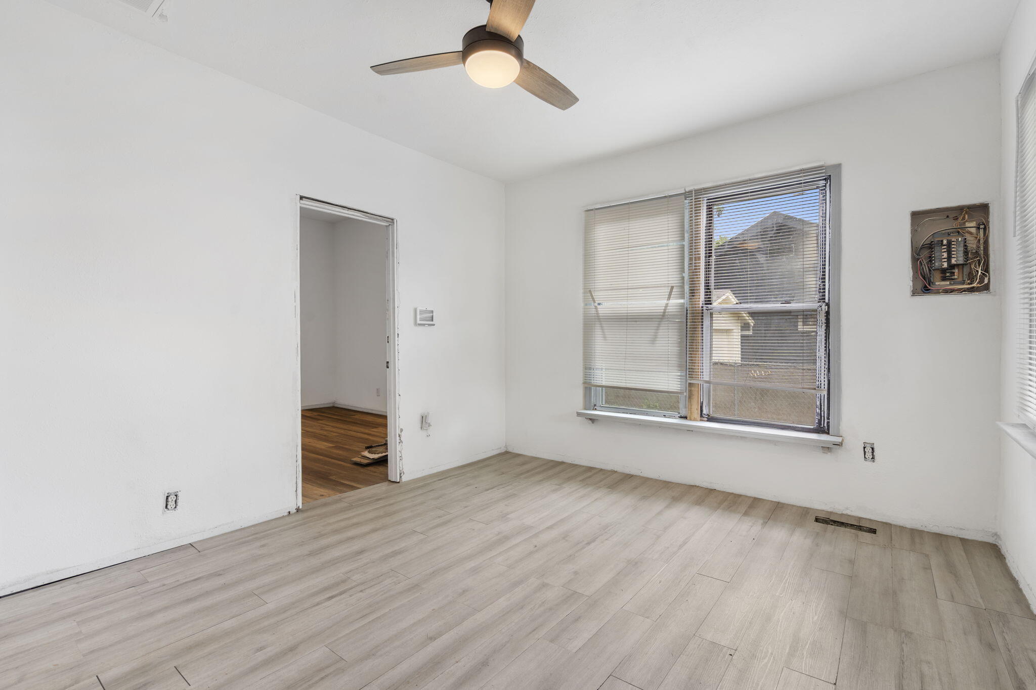 711 West Hovey Street Property Photo 5