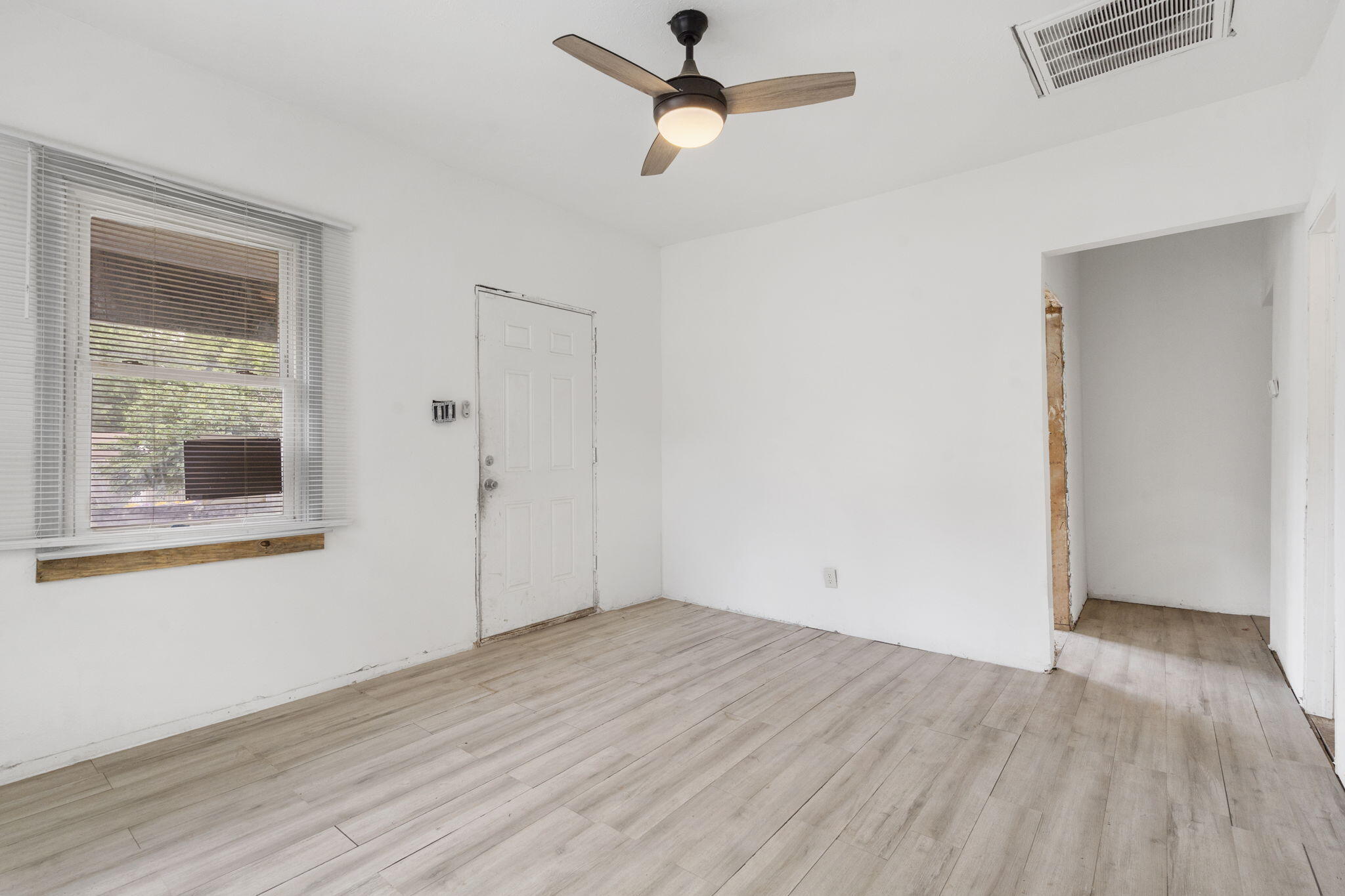 711 West Hovey Street Property Photo 10