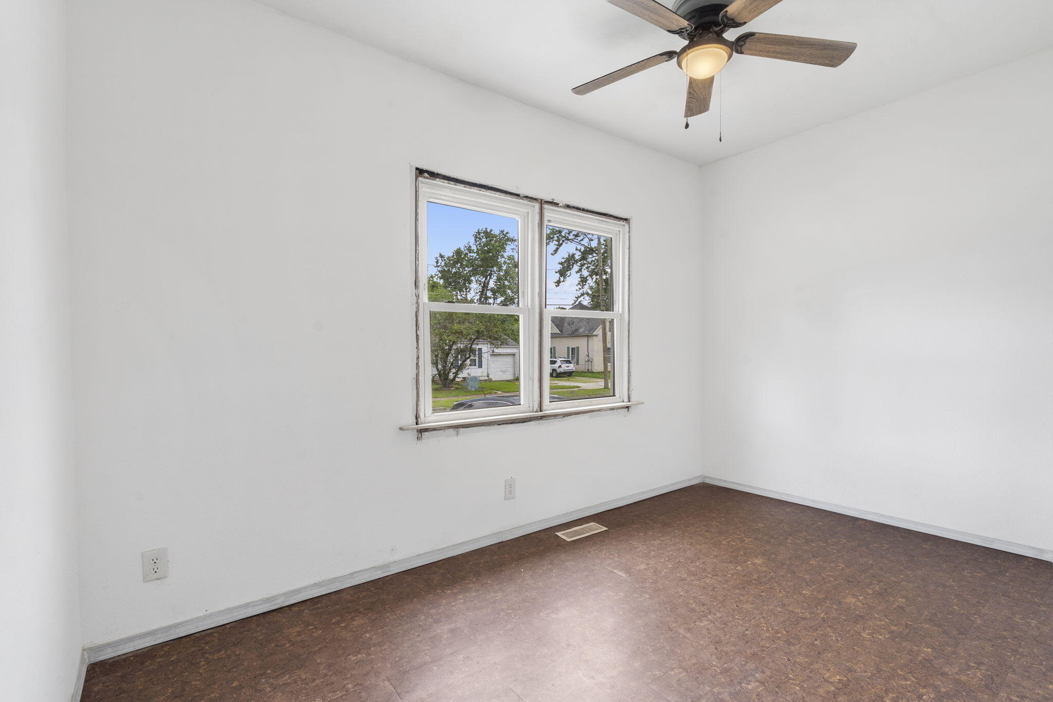 711 West Hovey Street Property Photo 12