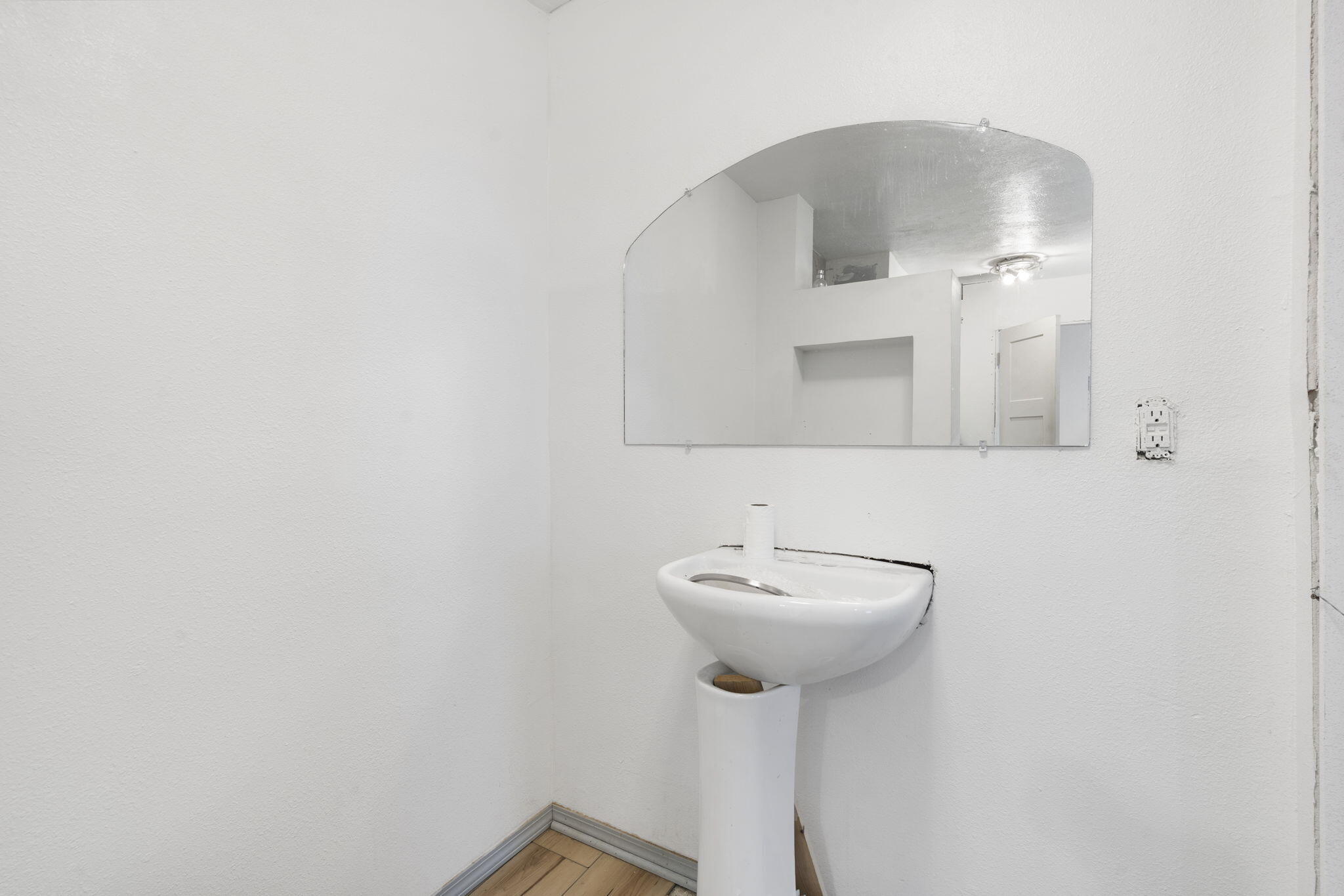 711 West Hovey Street Property Photo 14