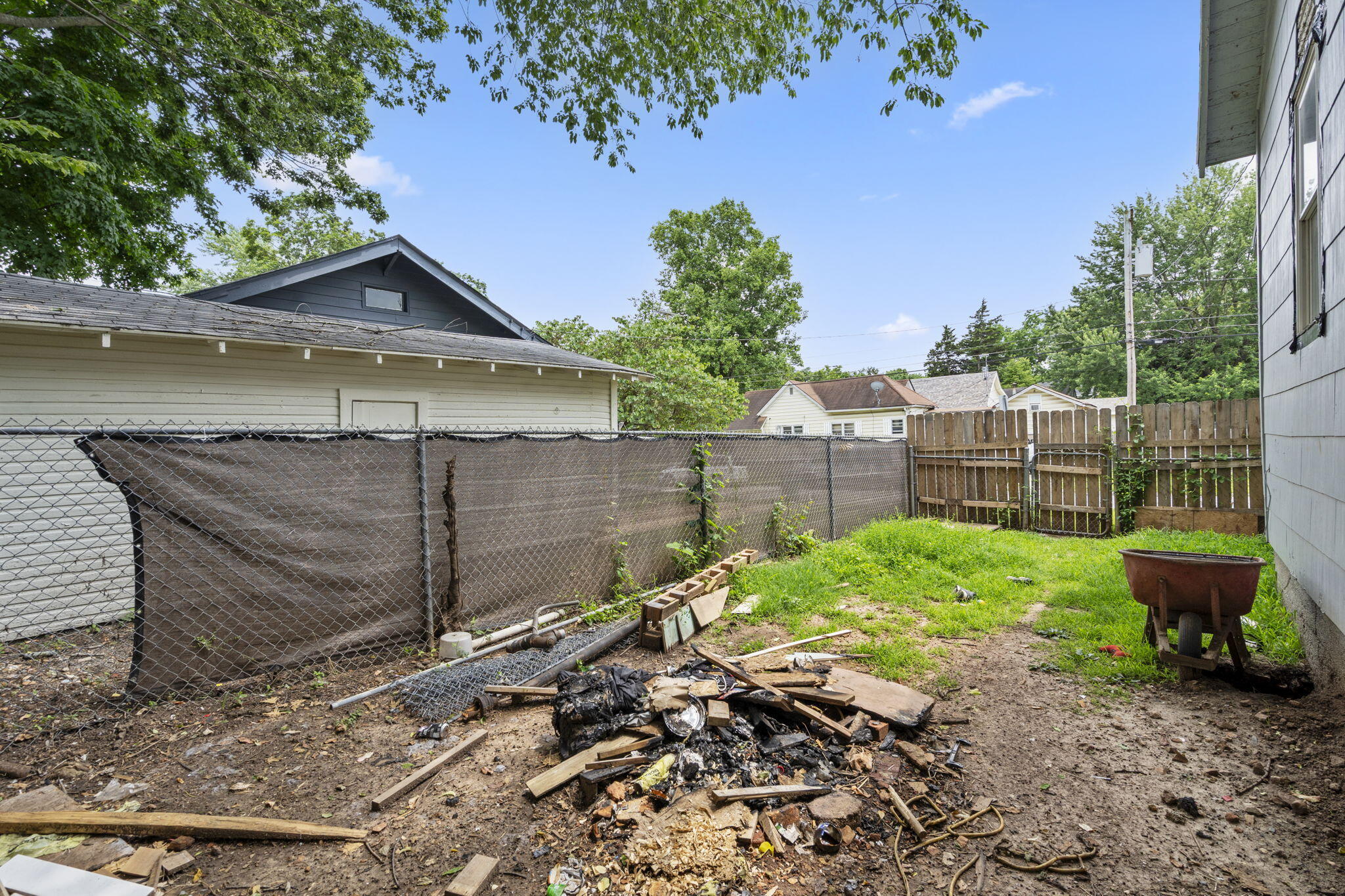 711 West Hovey Street Property Photo 18