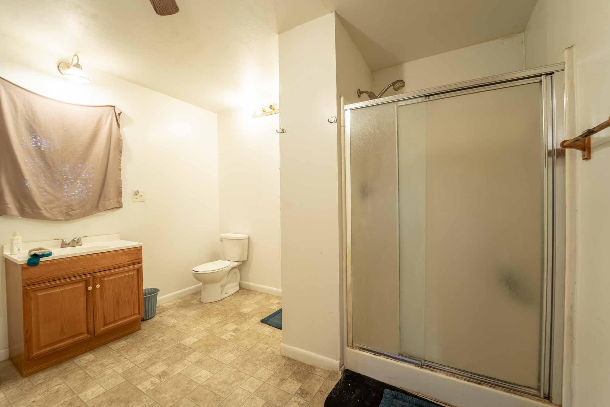 15608 Lawrence 2007 Property Photo 16