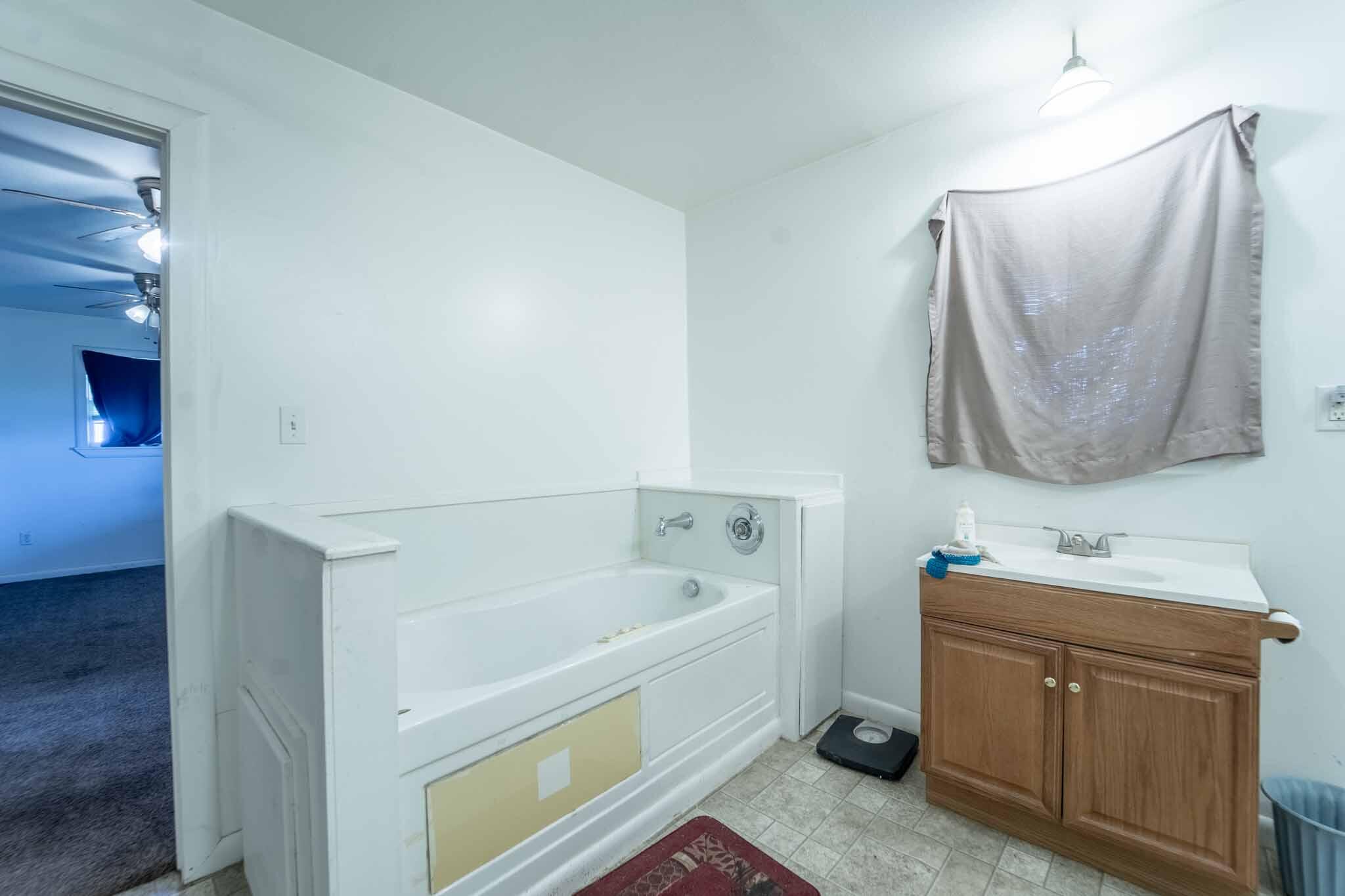 15608 Lawrence 2007 Property Photo 17