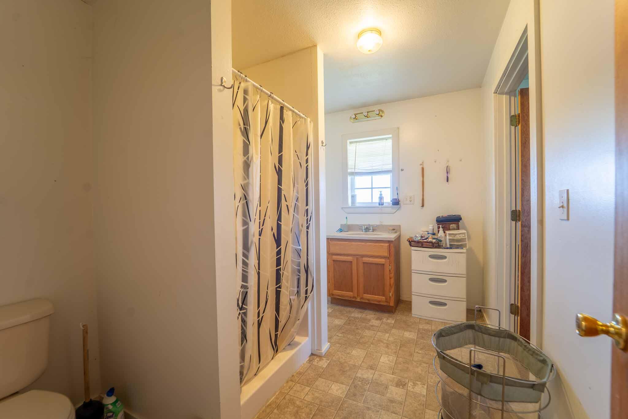 15608 Lawrence 2007 Property Photo 19