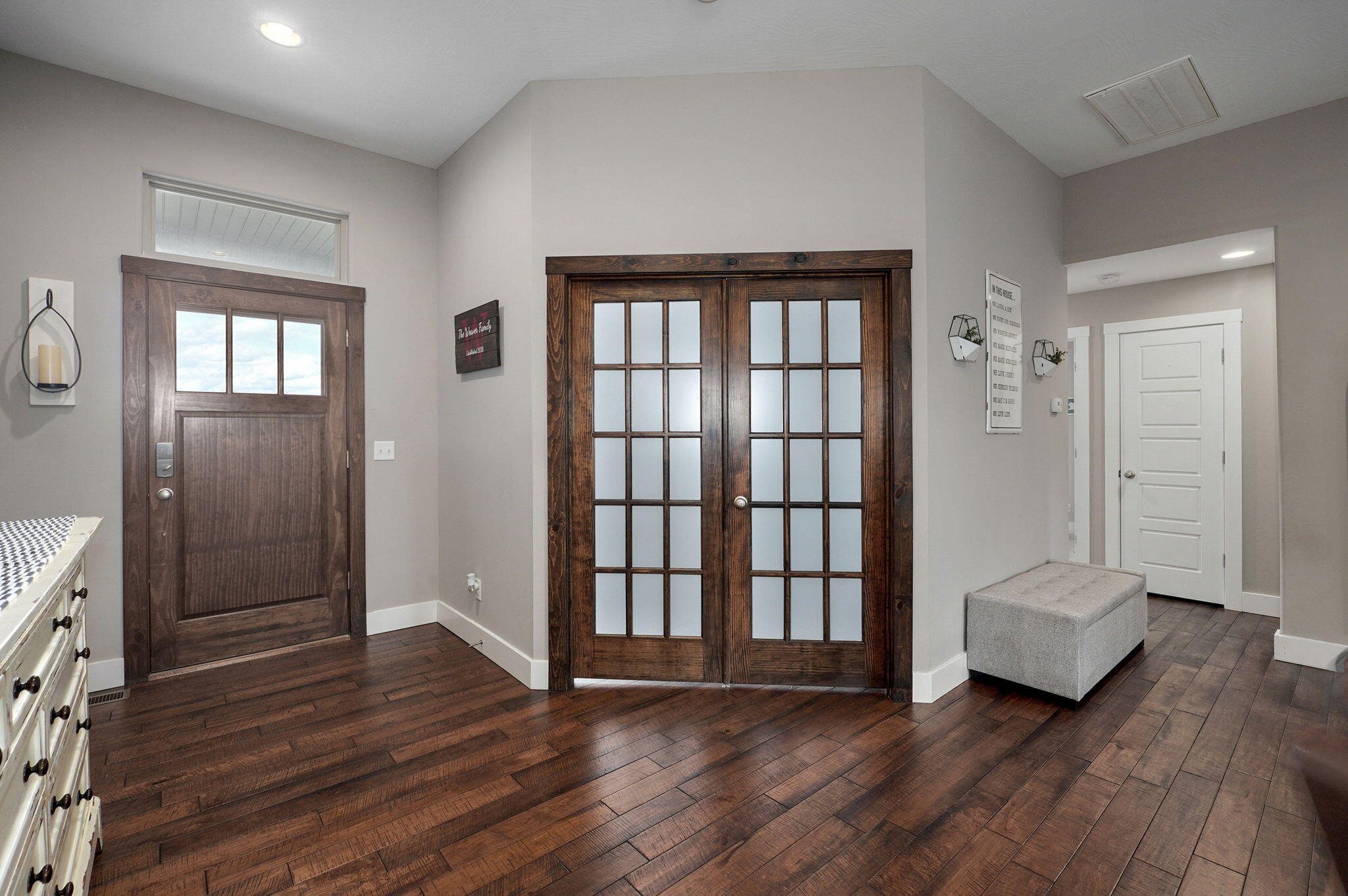 926 East Downshire Drive Property Photo 4