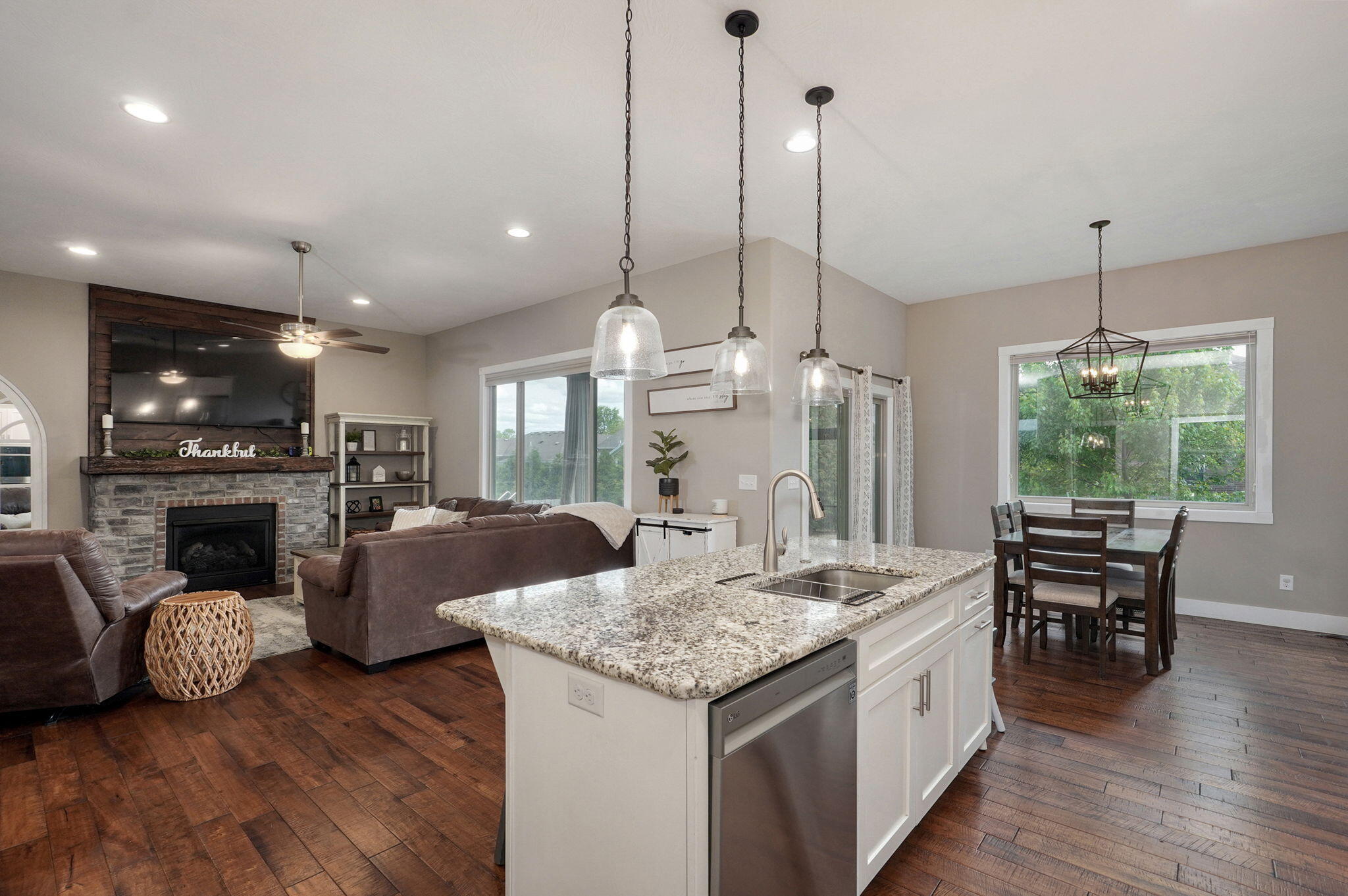 926 East Downshire Drive Property Photo 15
