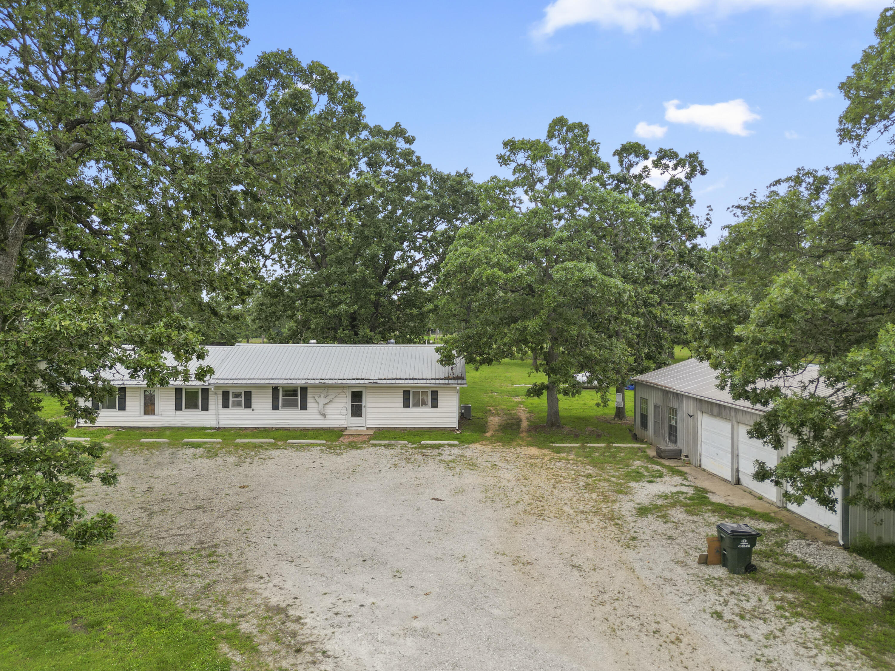 18905 South Highway 97 Property Photo 2