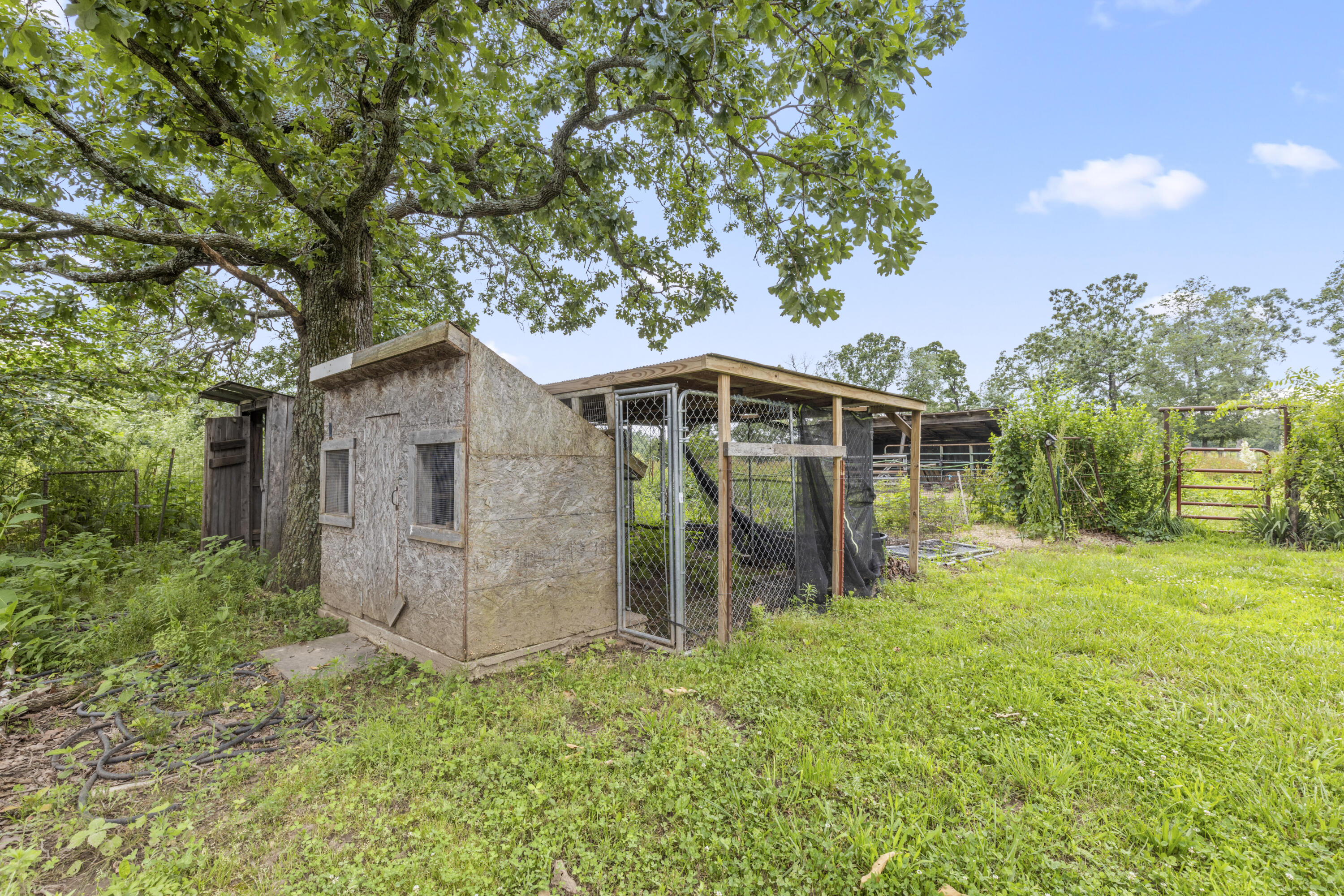 18905 South Highway 97 Property Photo 22