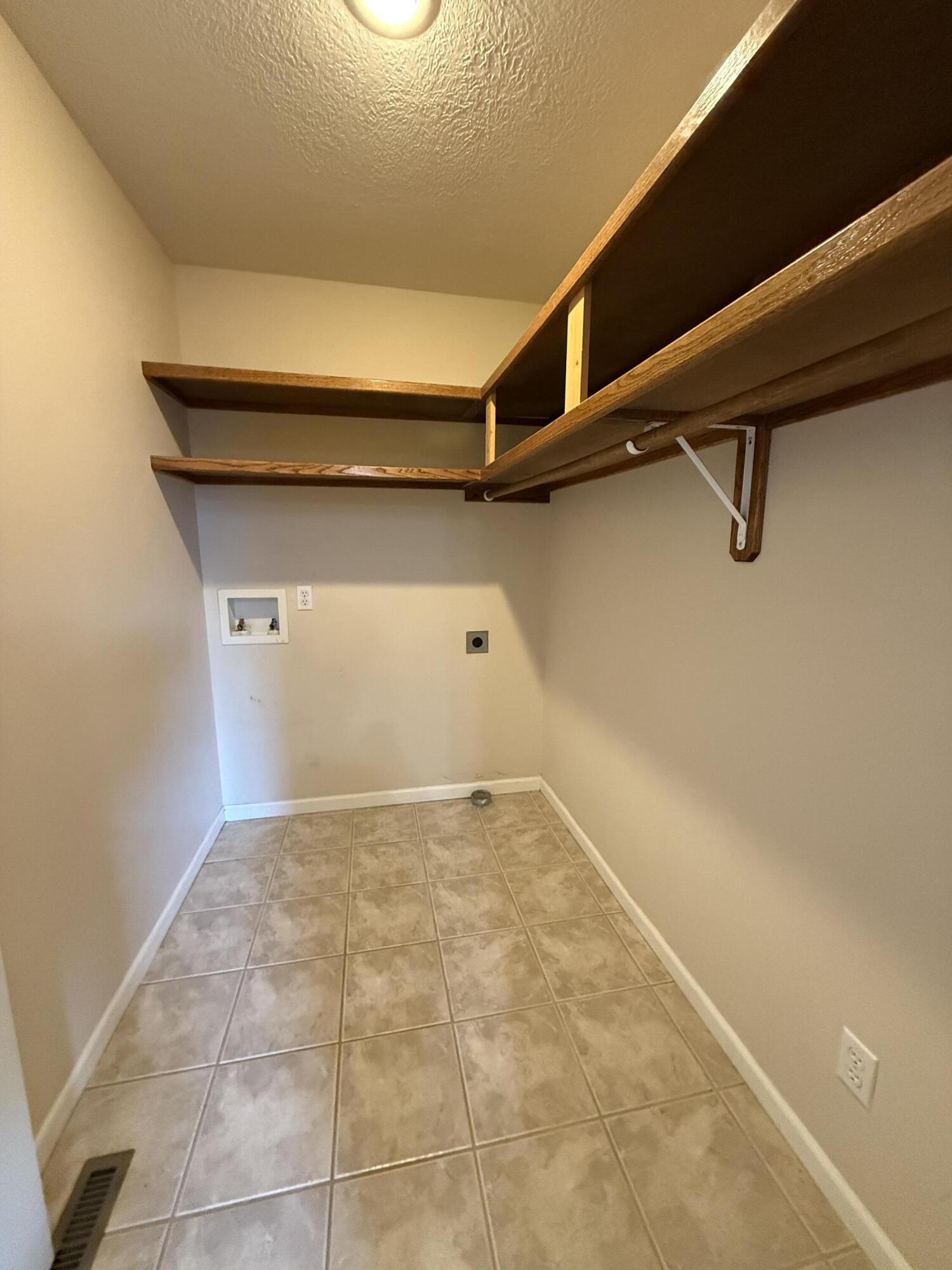 5218 South Gary Court Property Photo 9