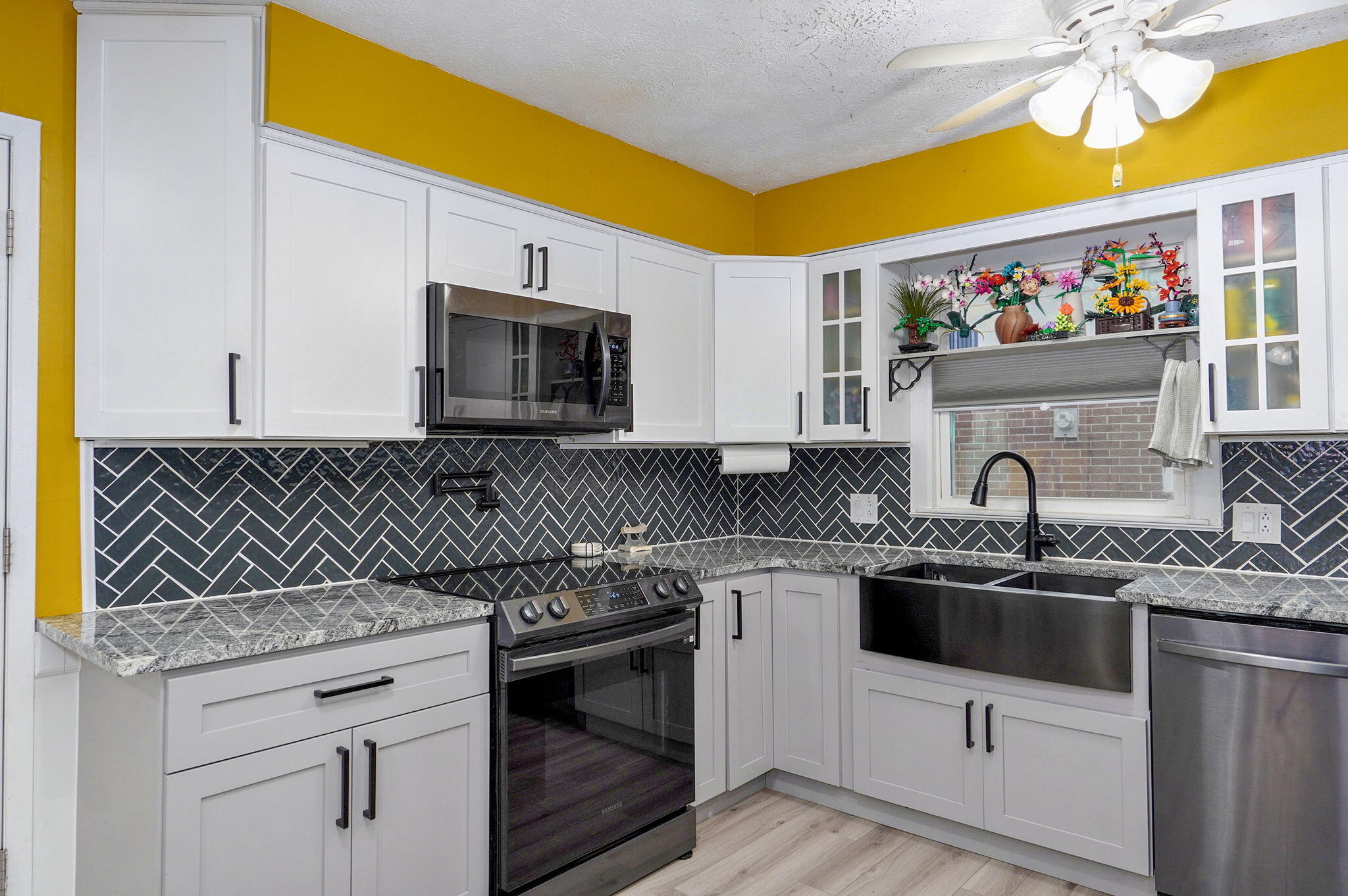 3449 North Rogers Avenue Property Photo 16