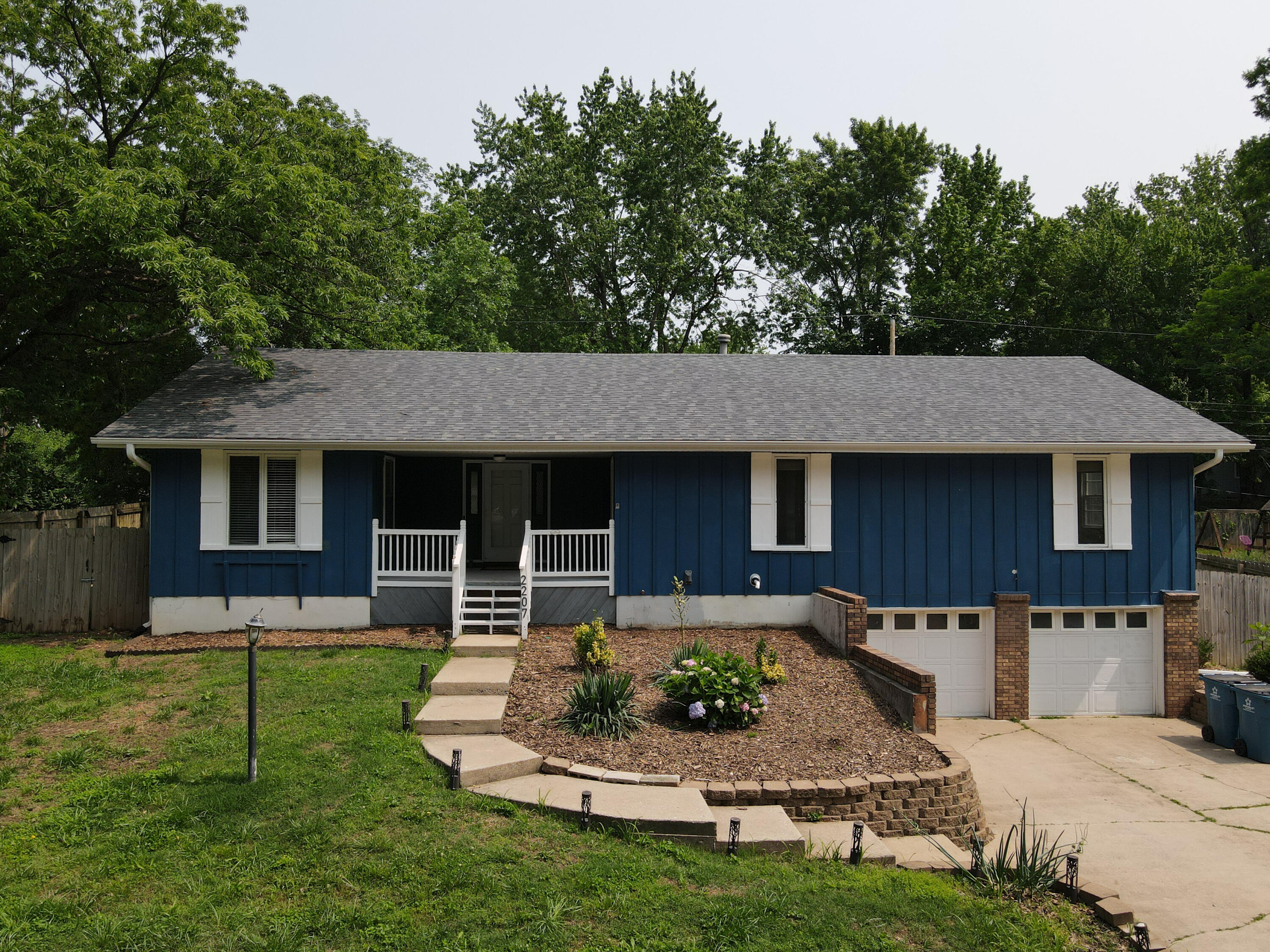 2207 East Cardinal Street Property Photo 1