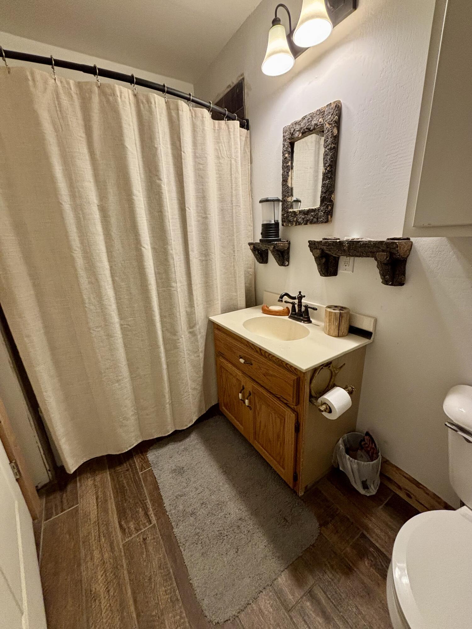17568 Jordan Lane Property Photo 8