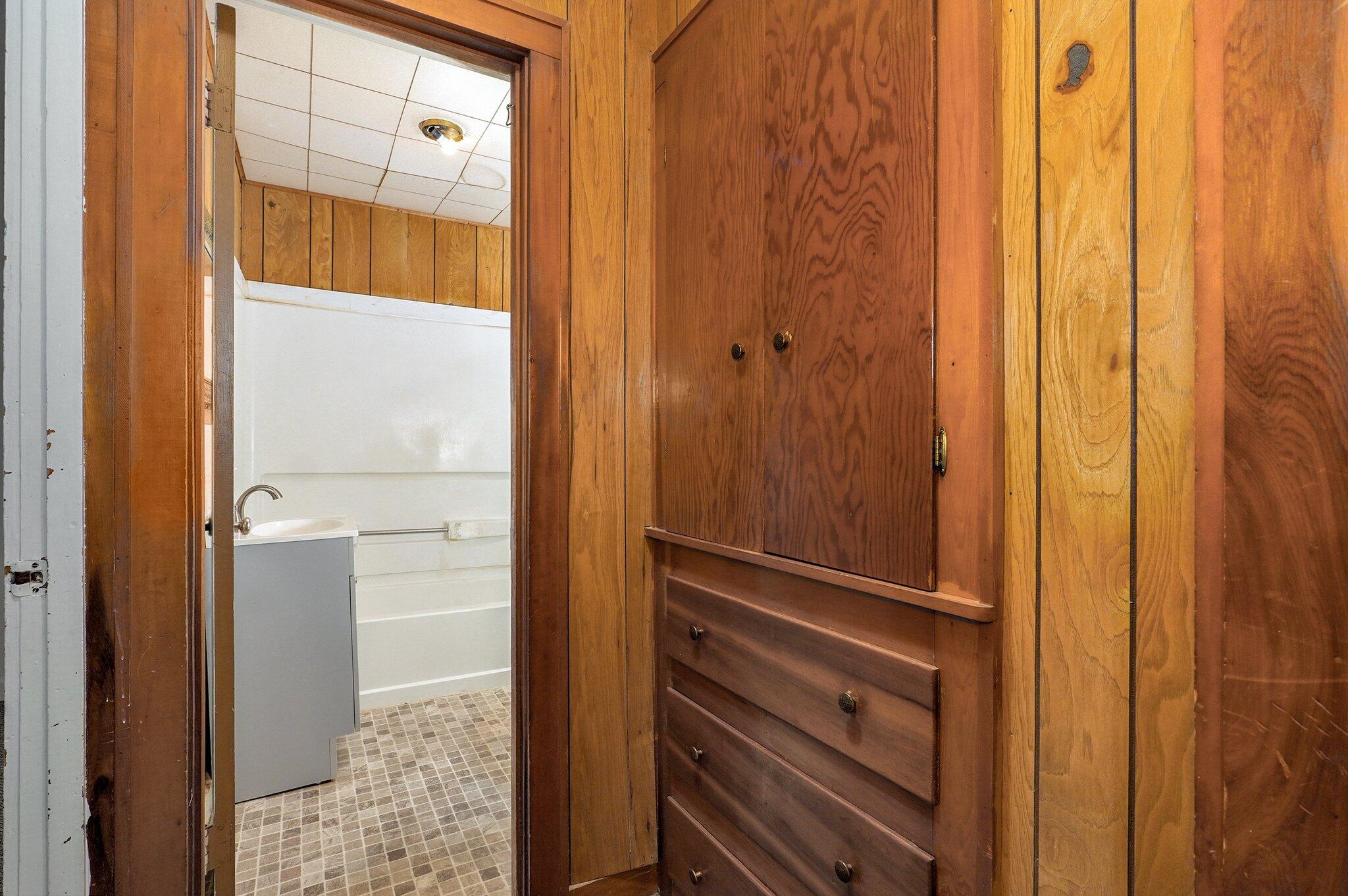 408 South 8th Avenue Property Photo 9