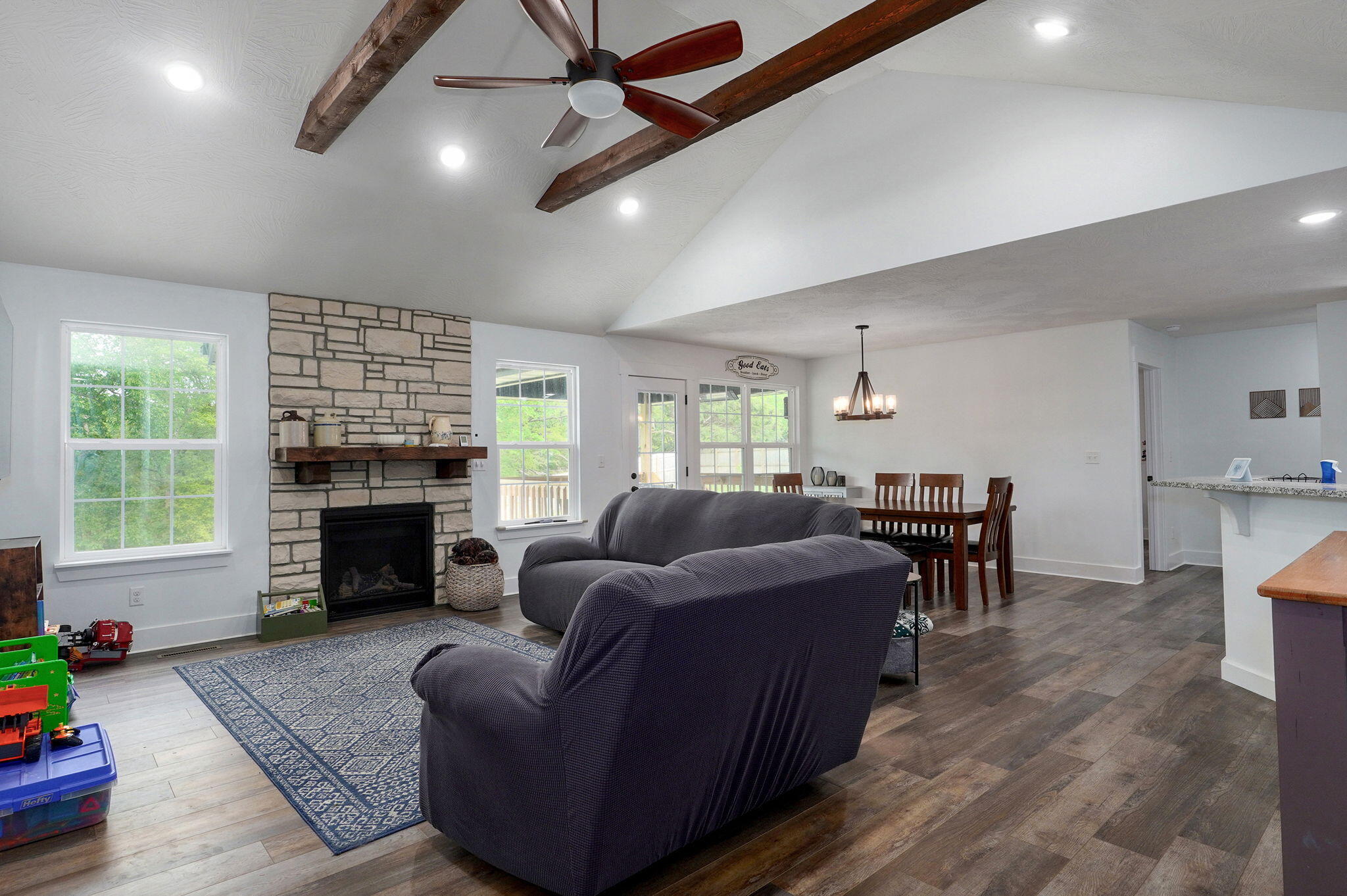 1611 East Hayloft Drive Property Photo 3