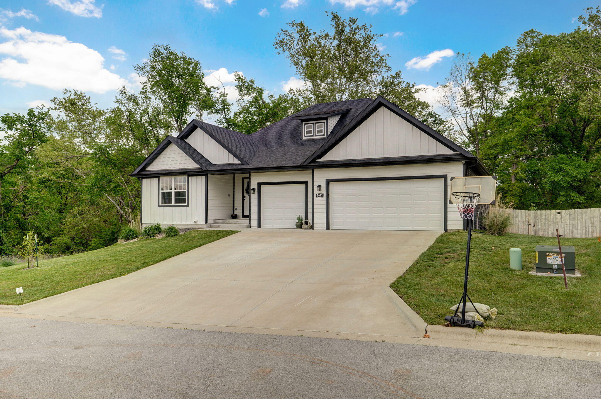 1611 East Hayloft Drive Property Photo 49