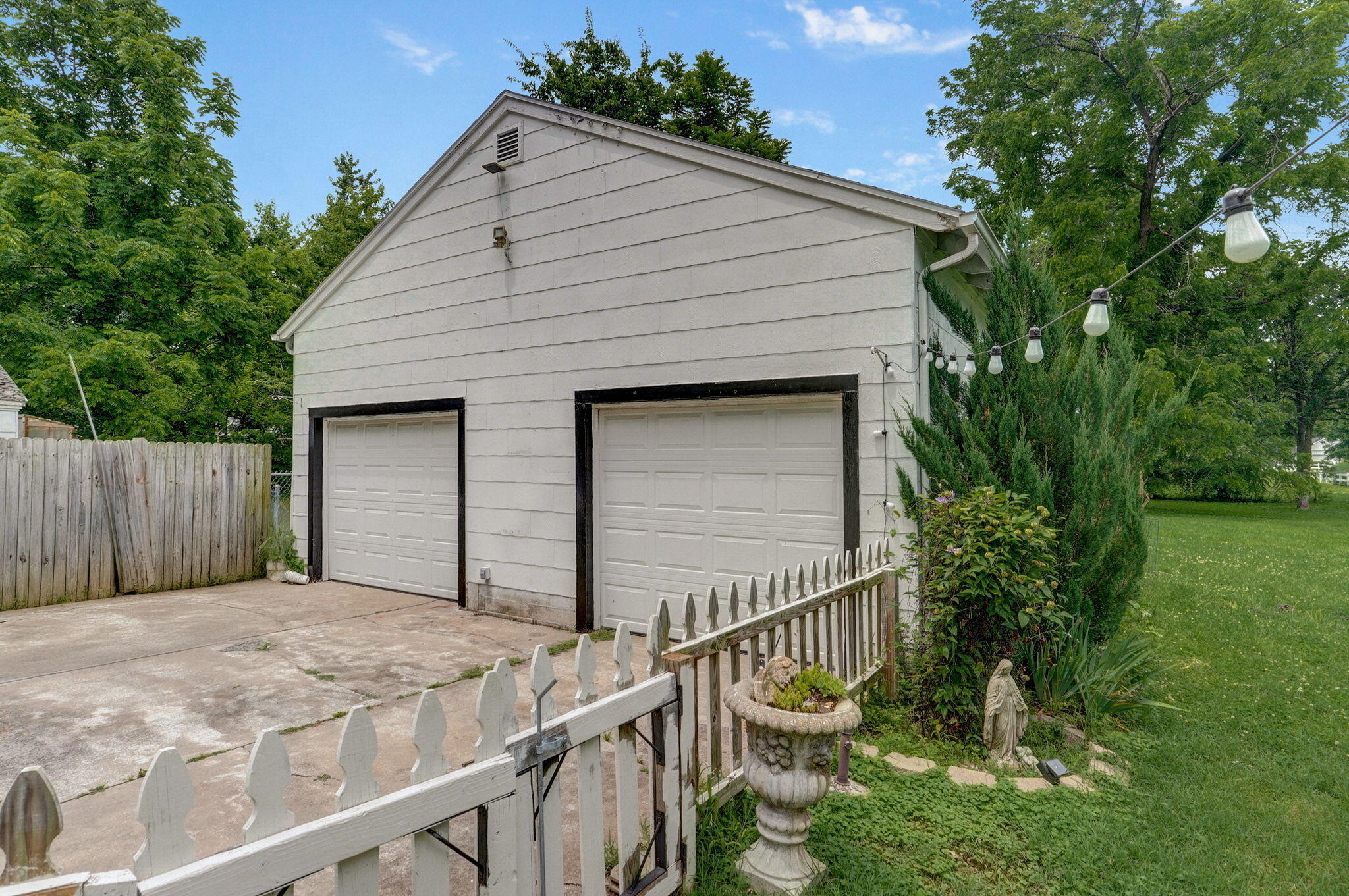 223 East Mill Street Property Photo 28