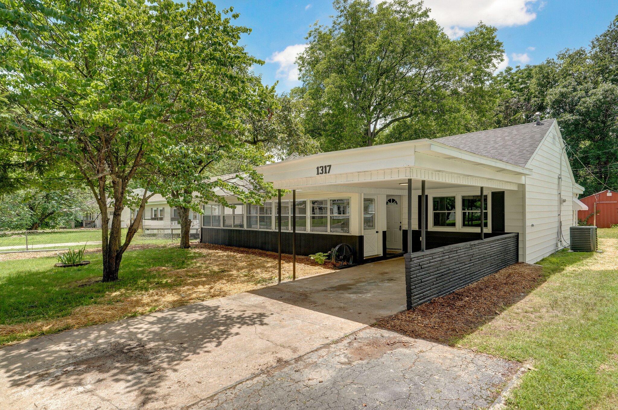 1317 South Willow Avenue Property Photo 1