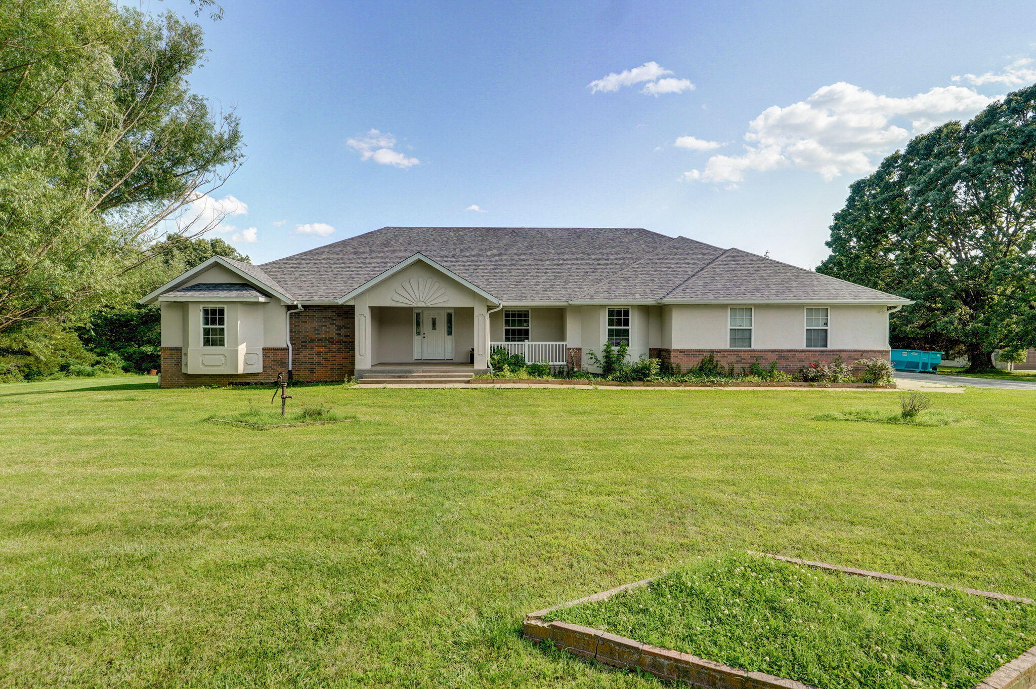 2240 Cherokee Court Property Photo 1