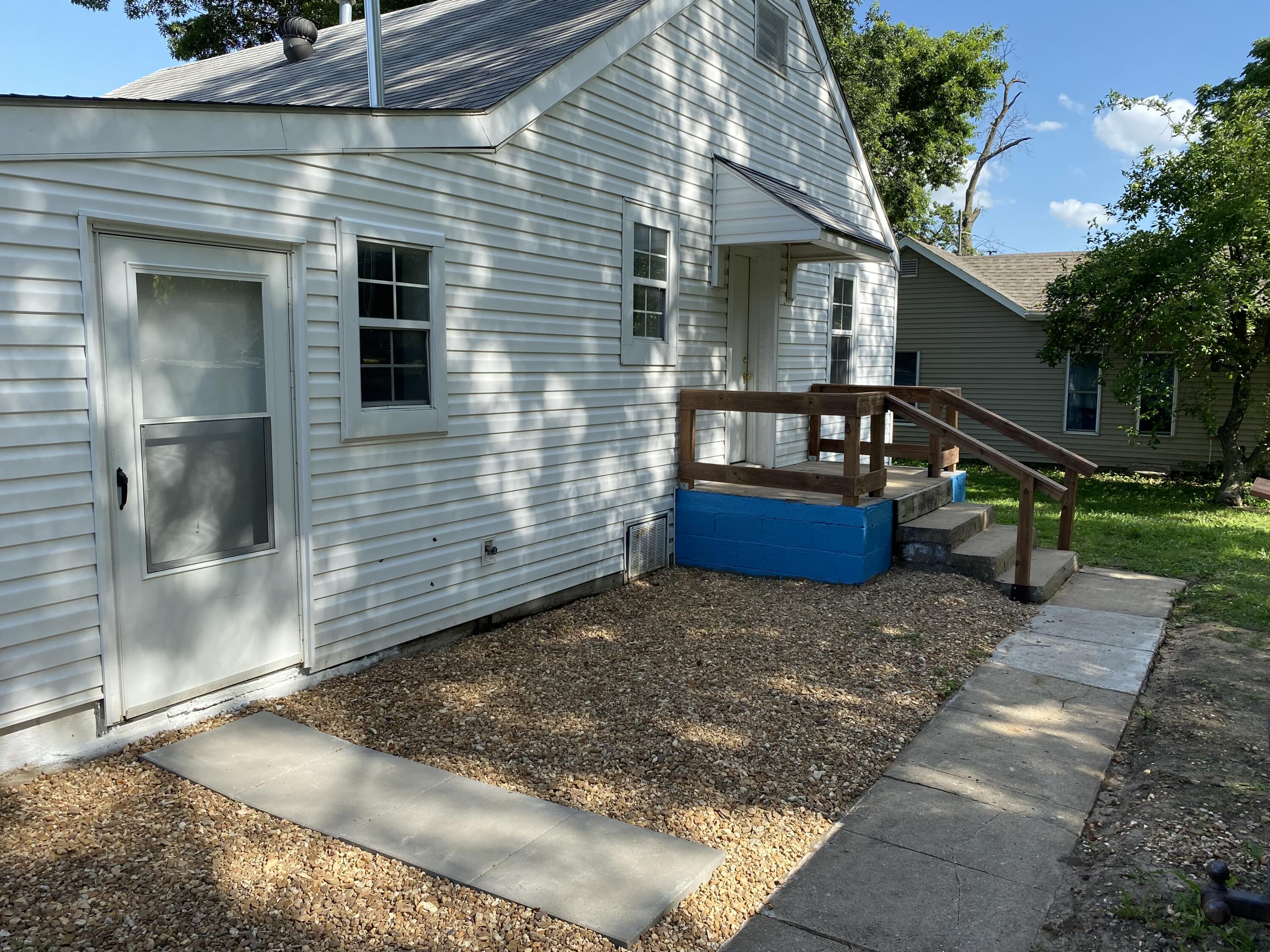 1003 Truman Property Photo 2
