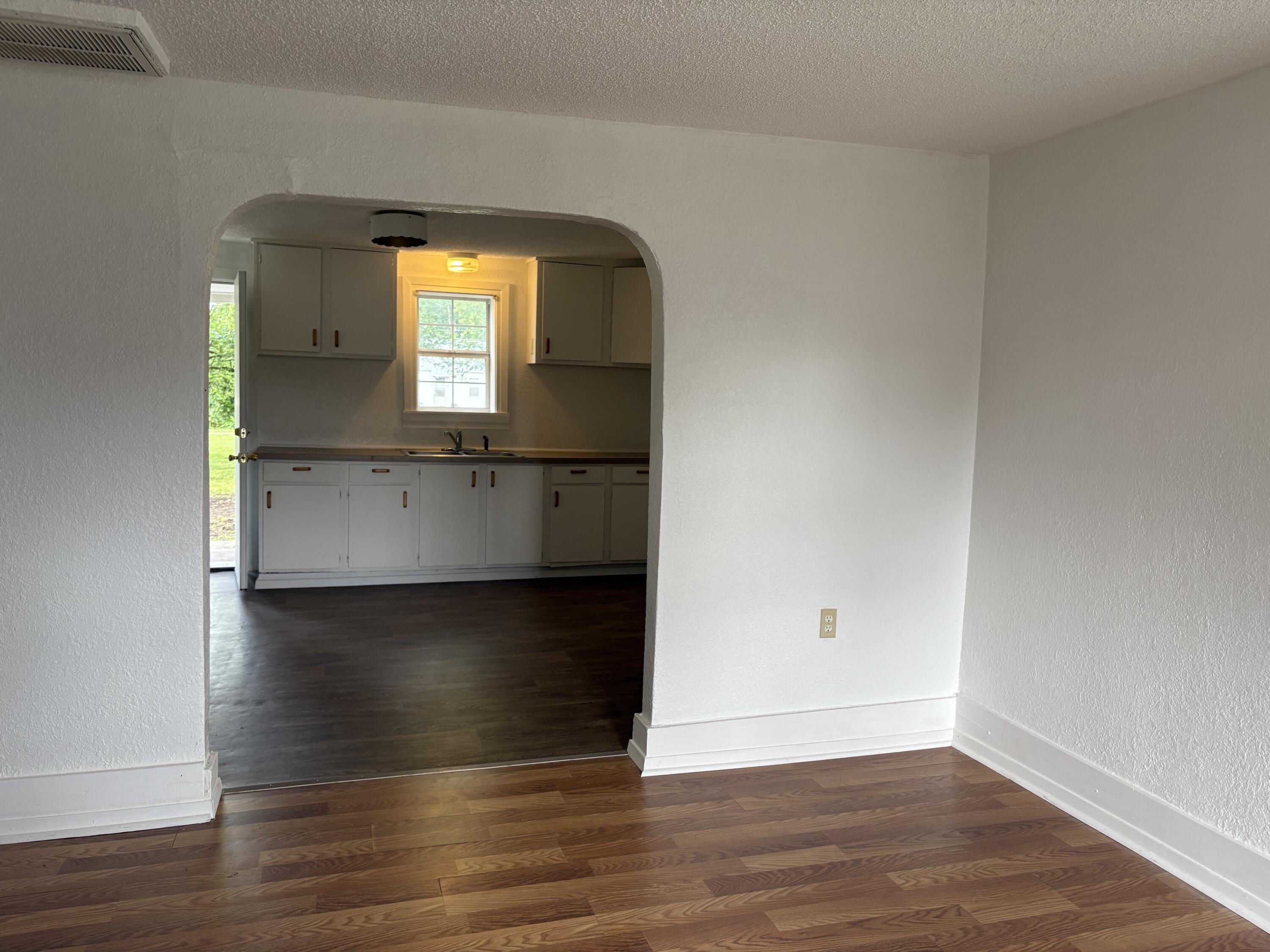 1003 Truman Property Photo 3