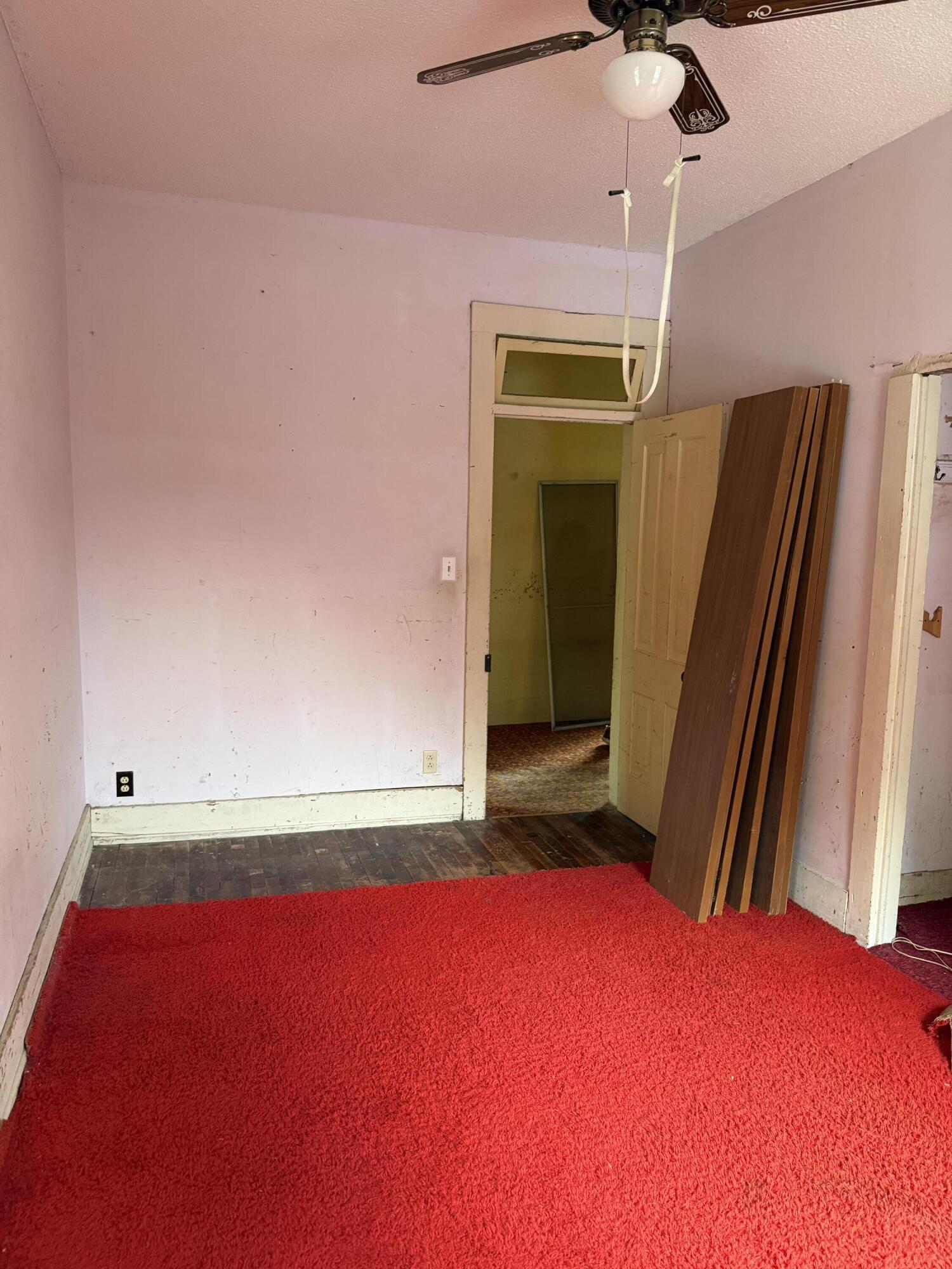 405 North Walnut Street Property Photo 9