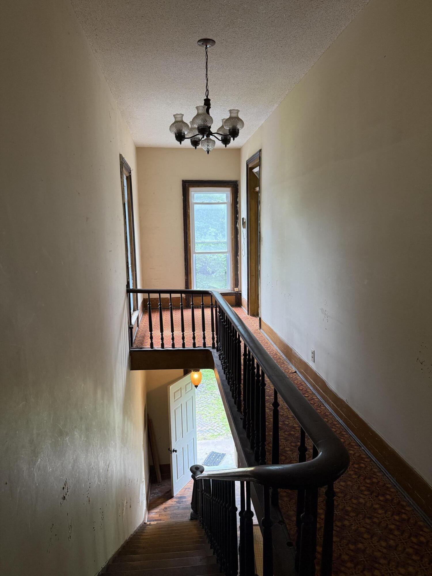 405 North Walnut Street Property Photo 11