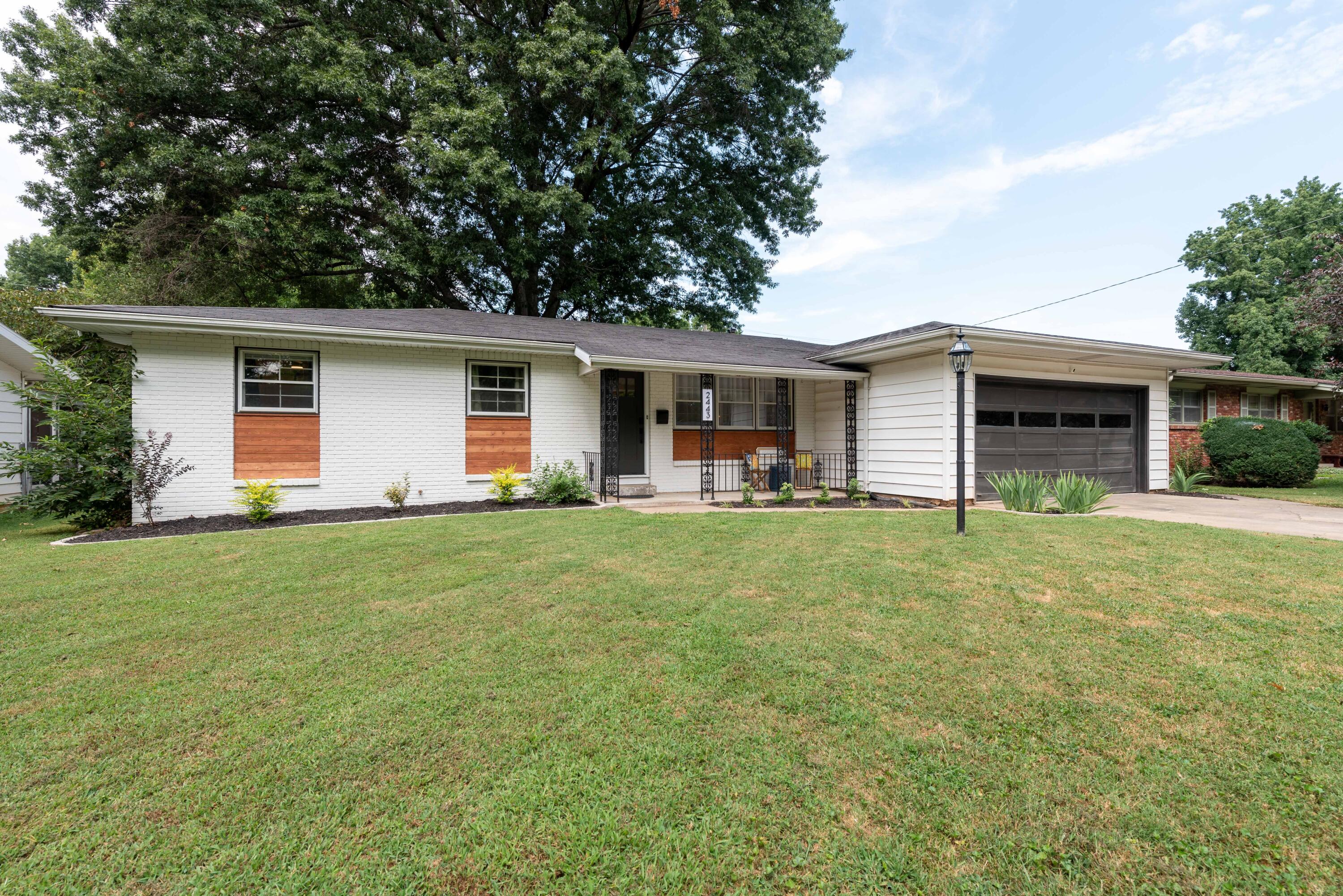 2443 South Kickapoo Avenue Property Photo 1