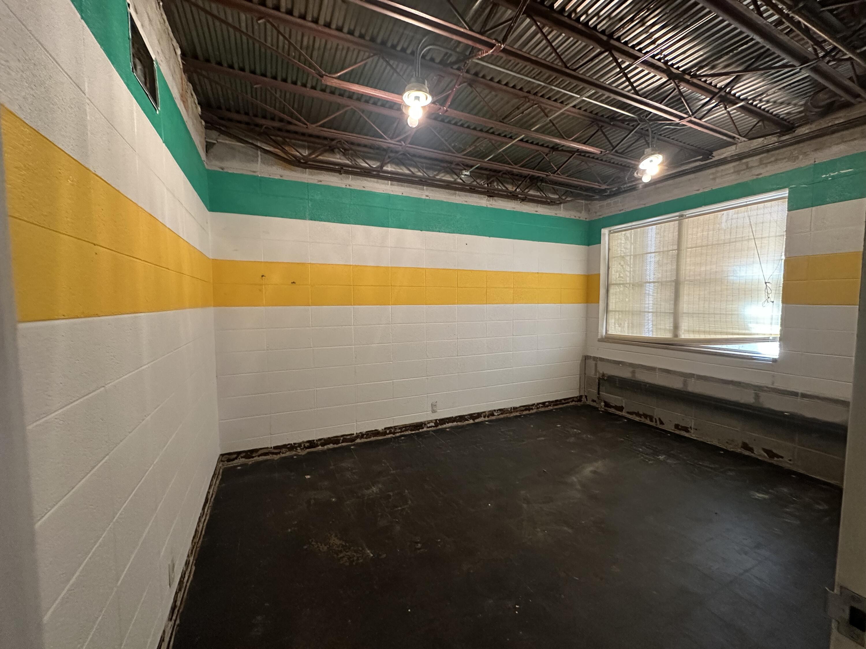 201 East Church Street Property Photo 25