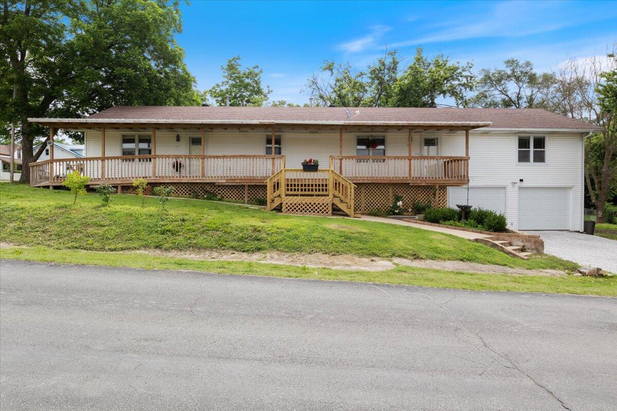 712 Property Photo 1