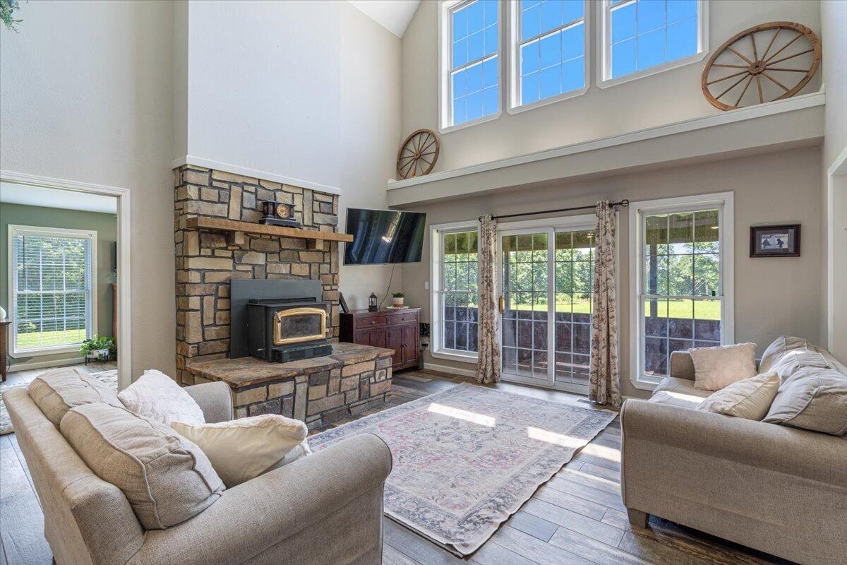 2042 Greasy Creek Lane Property Photo 4