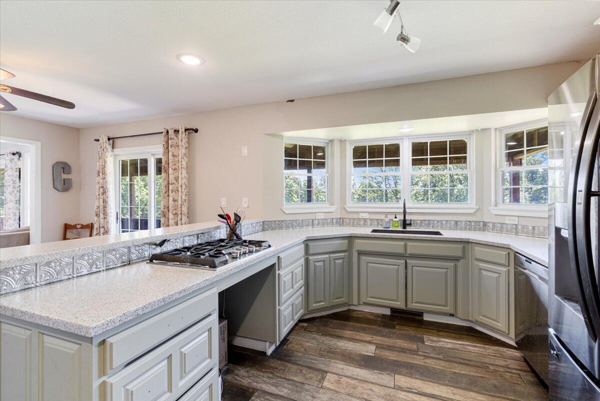 2042 Greasy Creek Lane Property Photo 8