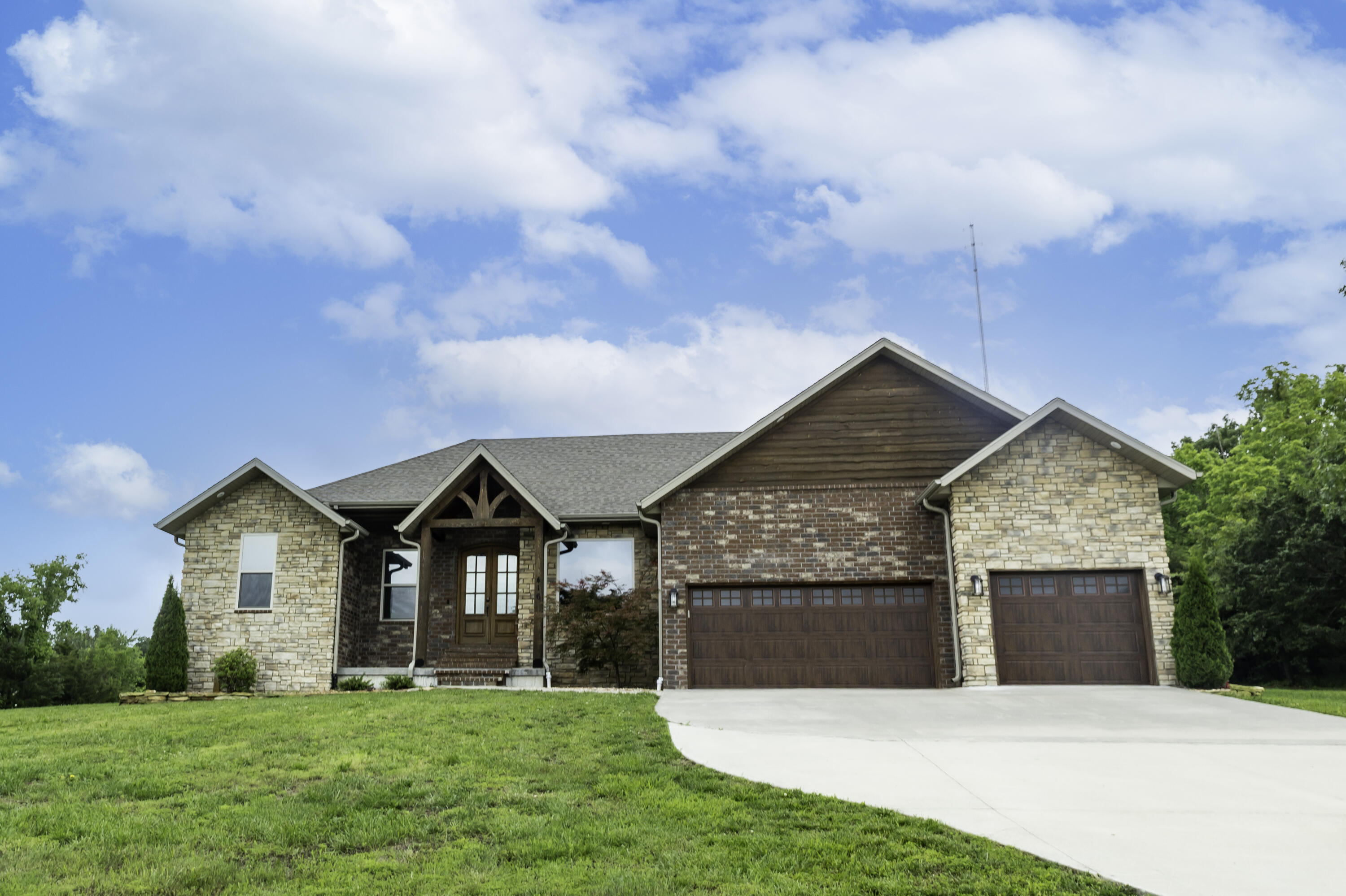416 West Saddle Club Road Property Photo 1