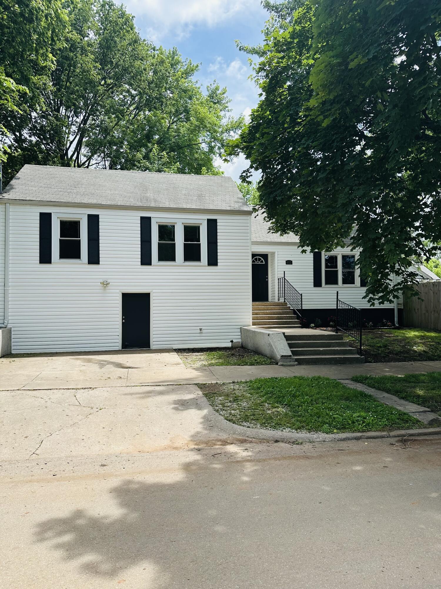 652 West Hovey Street Property Photo 1